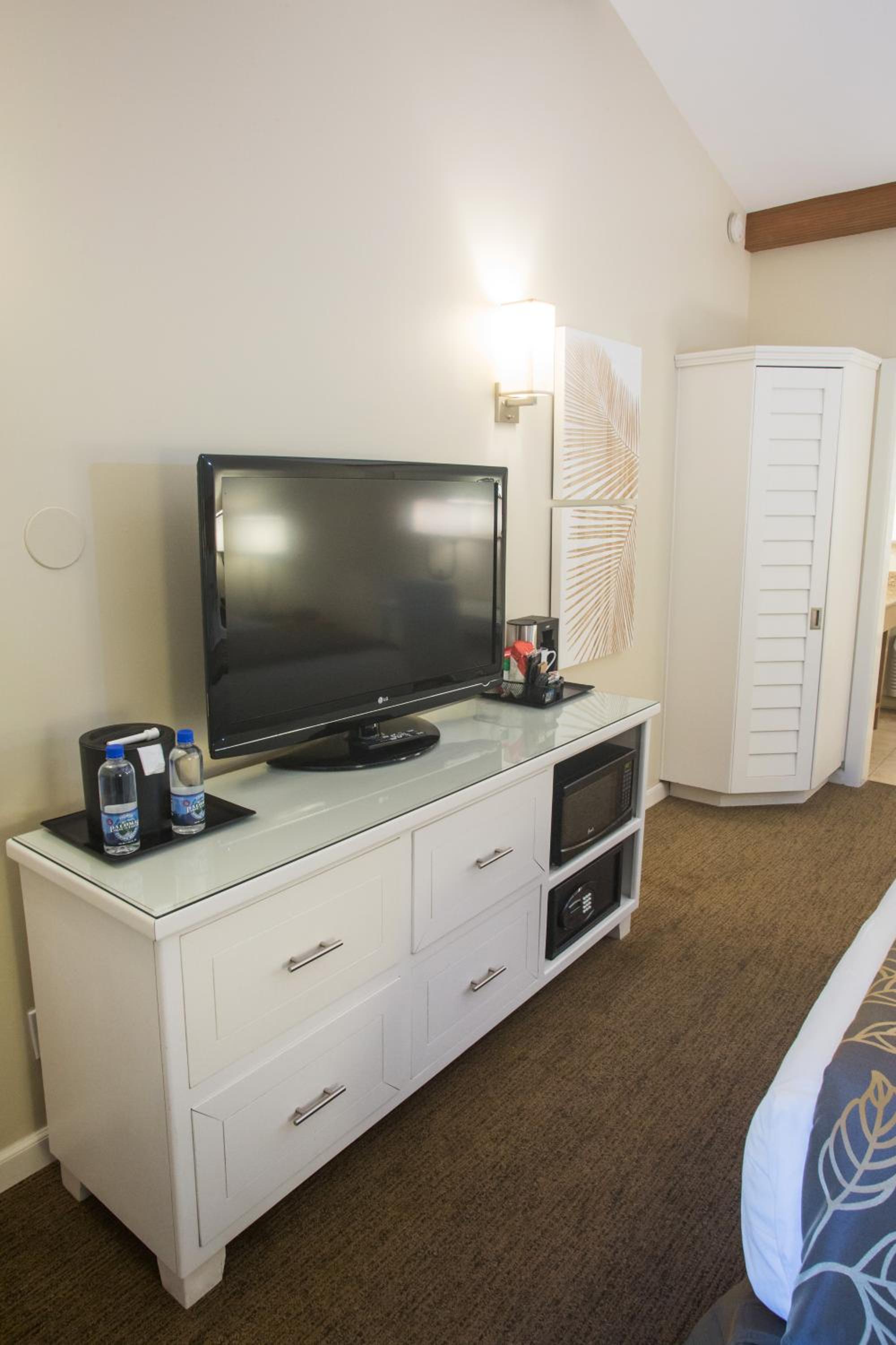 Standard Room, 2 Queen Beds - Photo 5