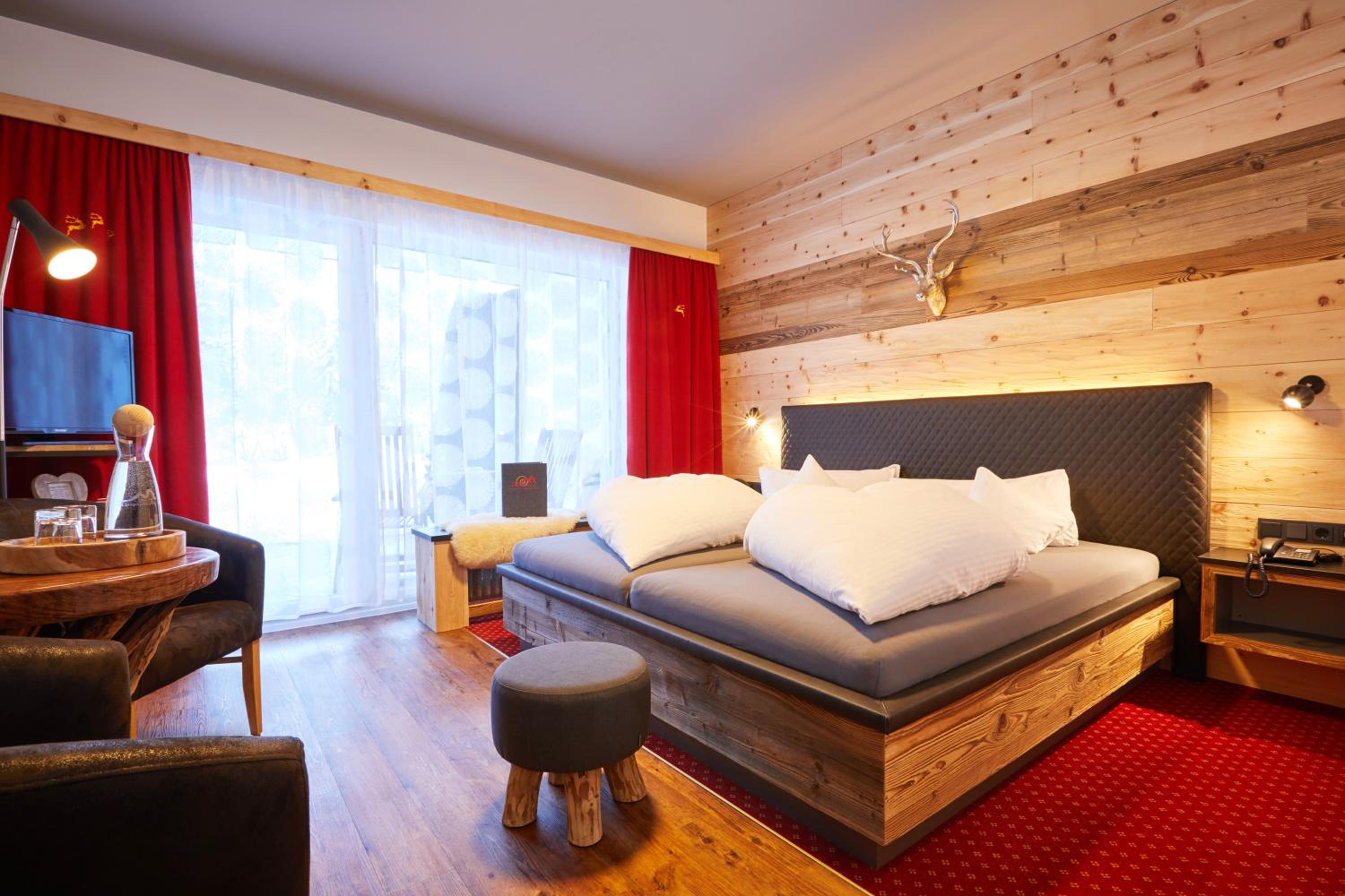 Superior Double Room with Superior Mountain View photo 1