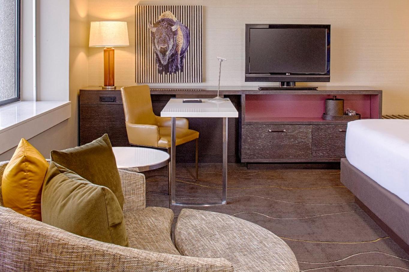 Corner King Room