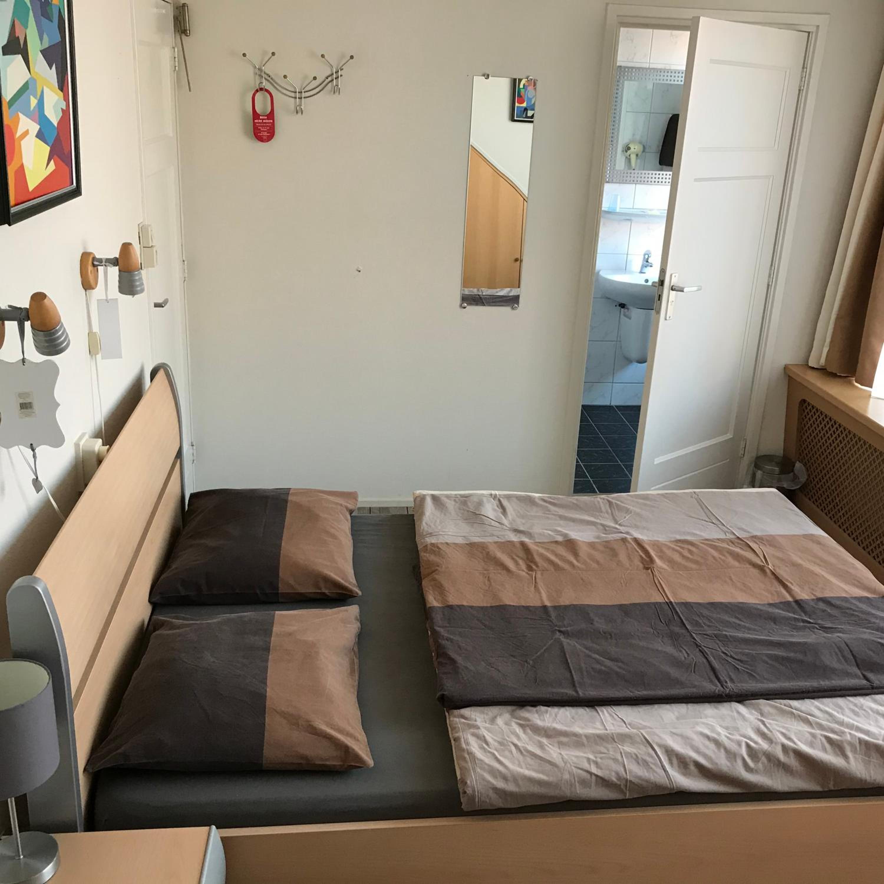 Double or Twin Room with Private Bathroom photo 3