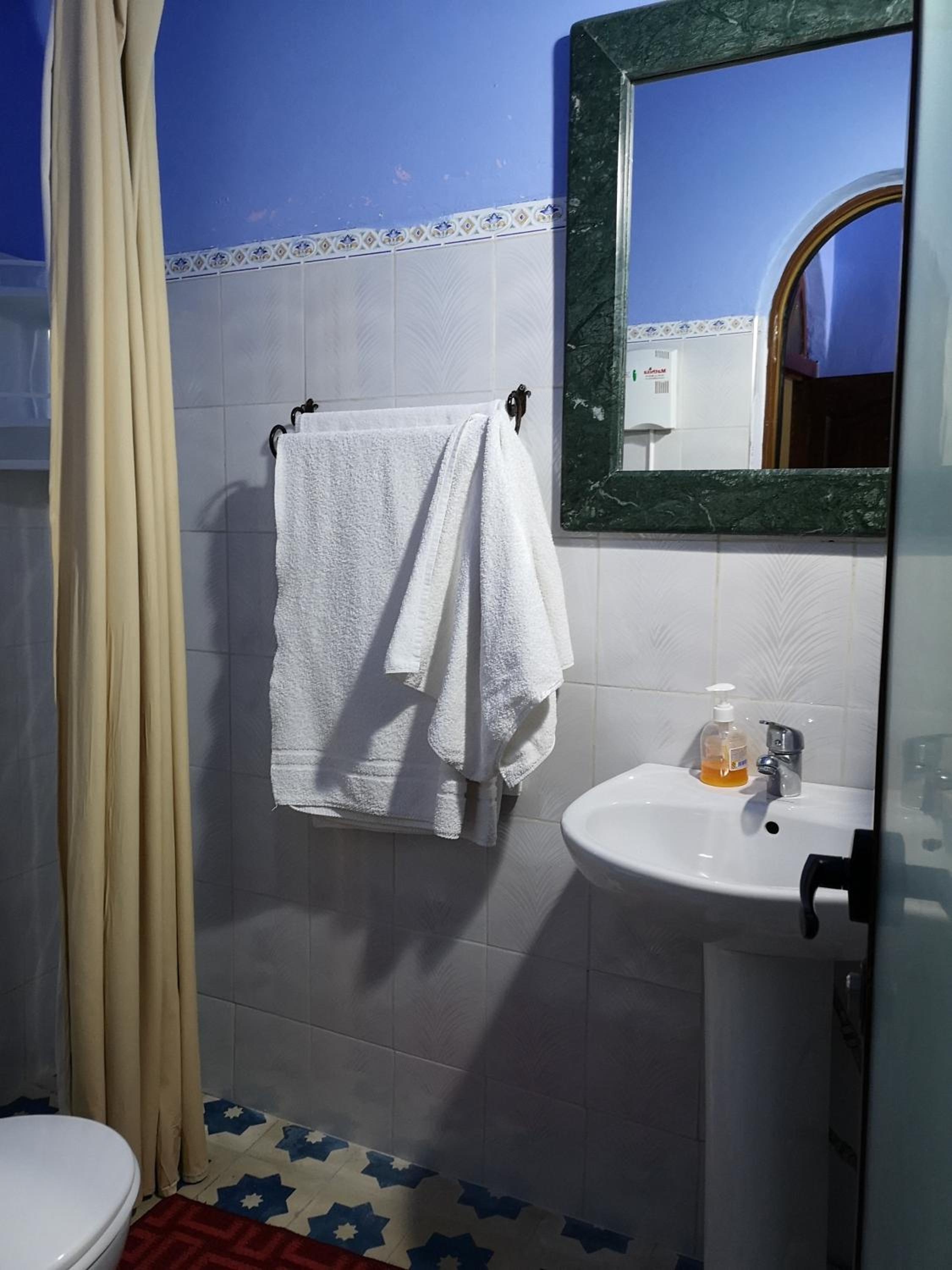 Double Room with Shower - Photo 2