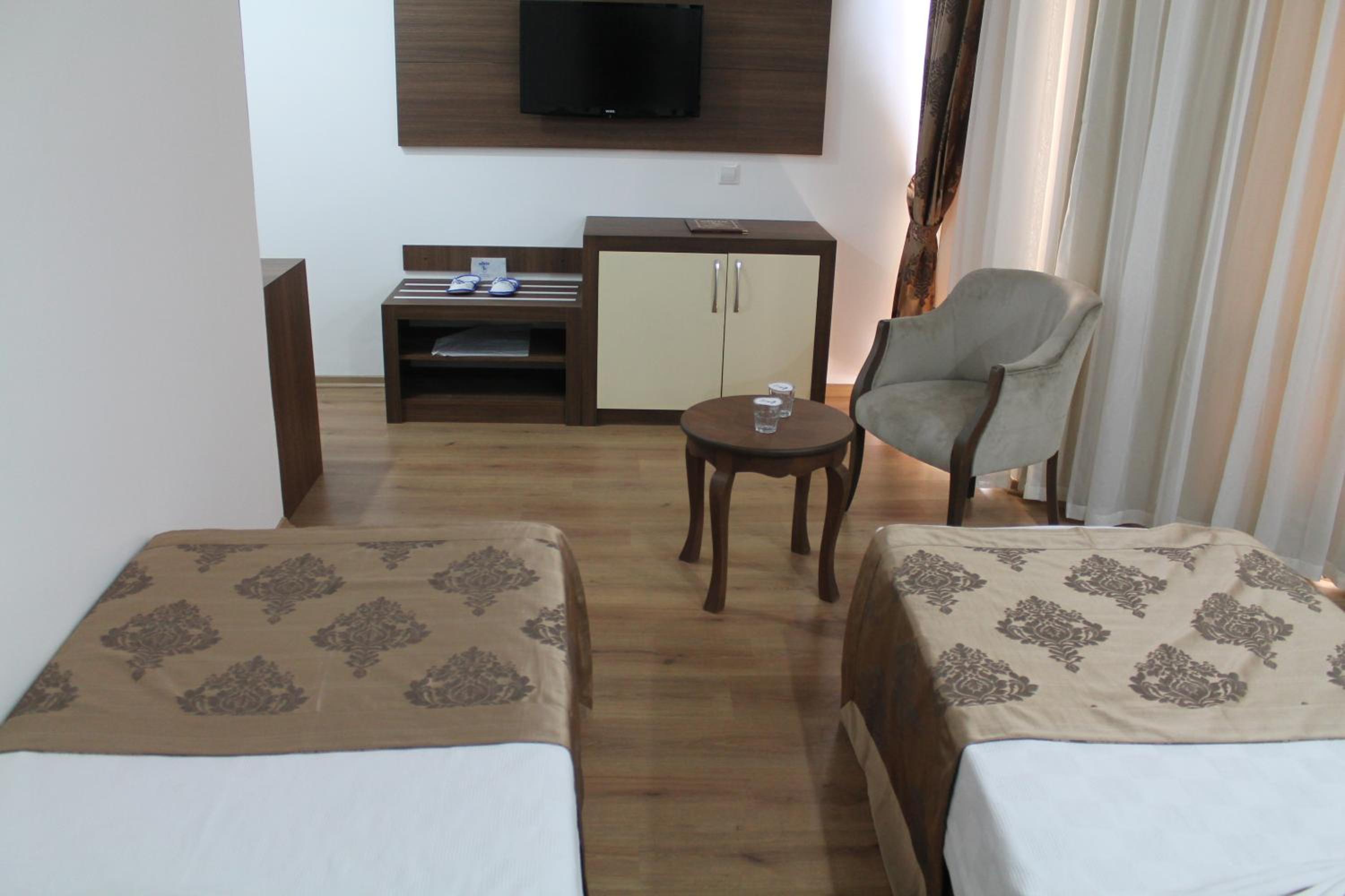 Standard Triple Room with Side Sea View