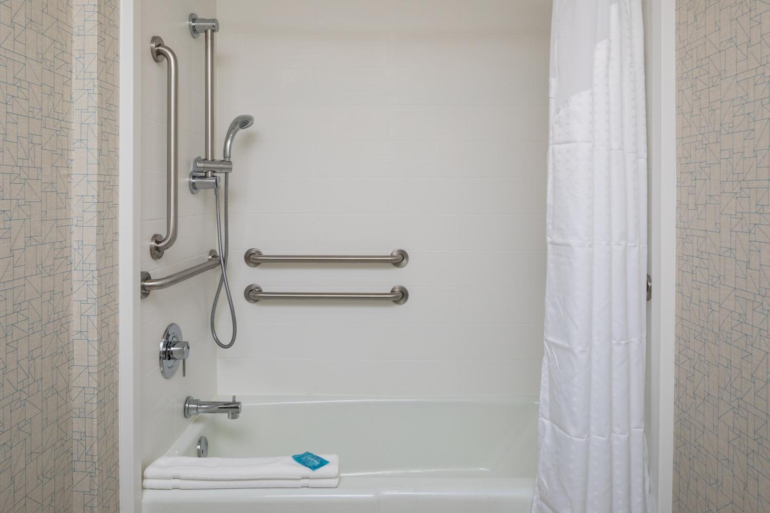 Double Room - Mobility Access Tub/Non-Smoking