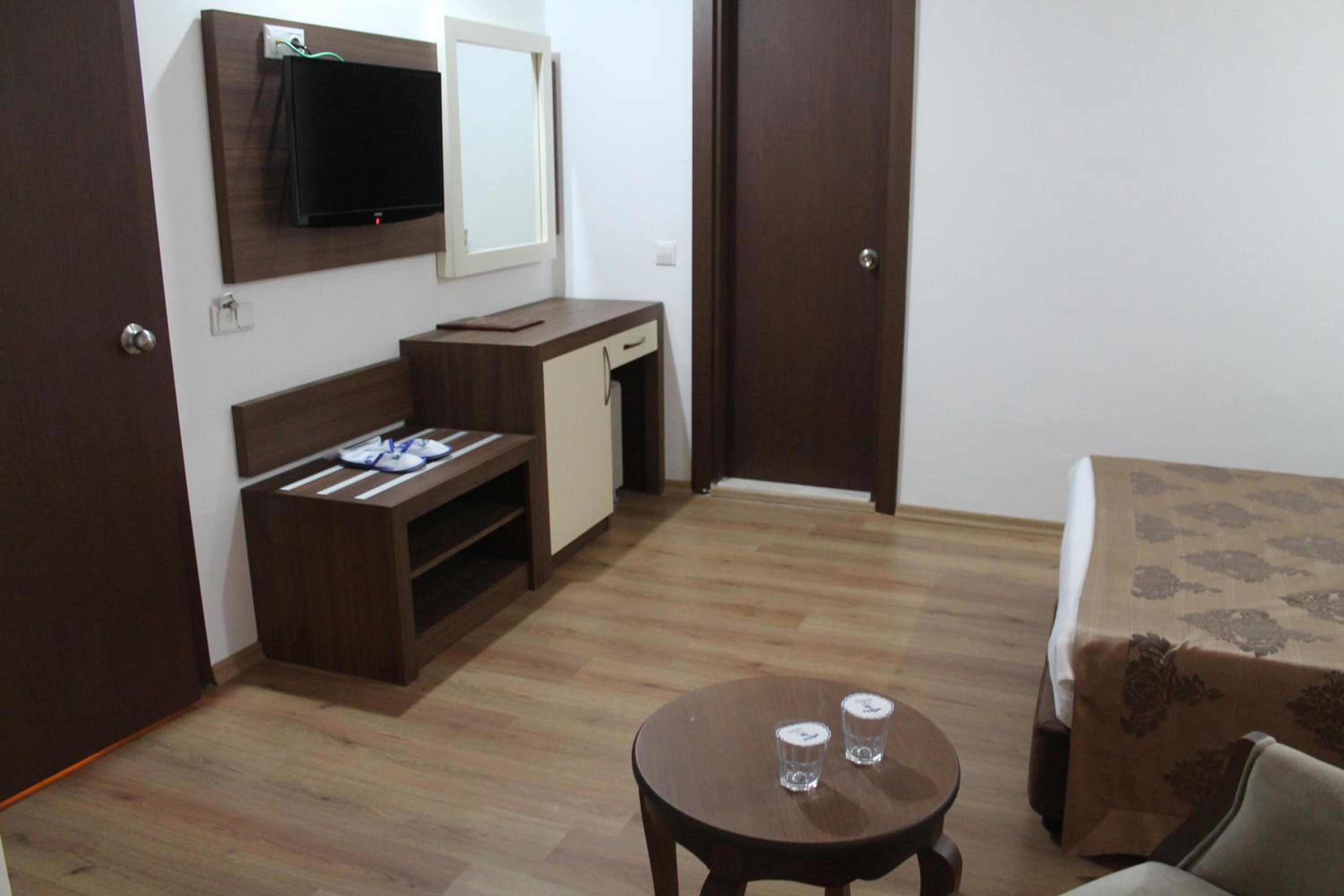 Standard Double or Twin Room with Side Sea View