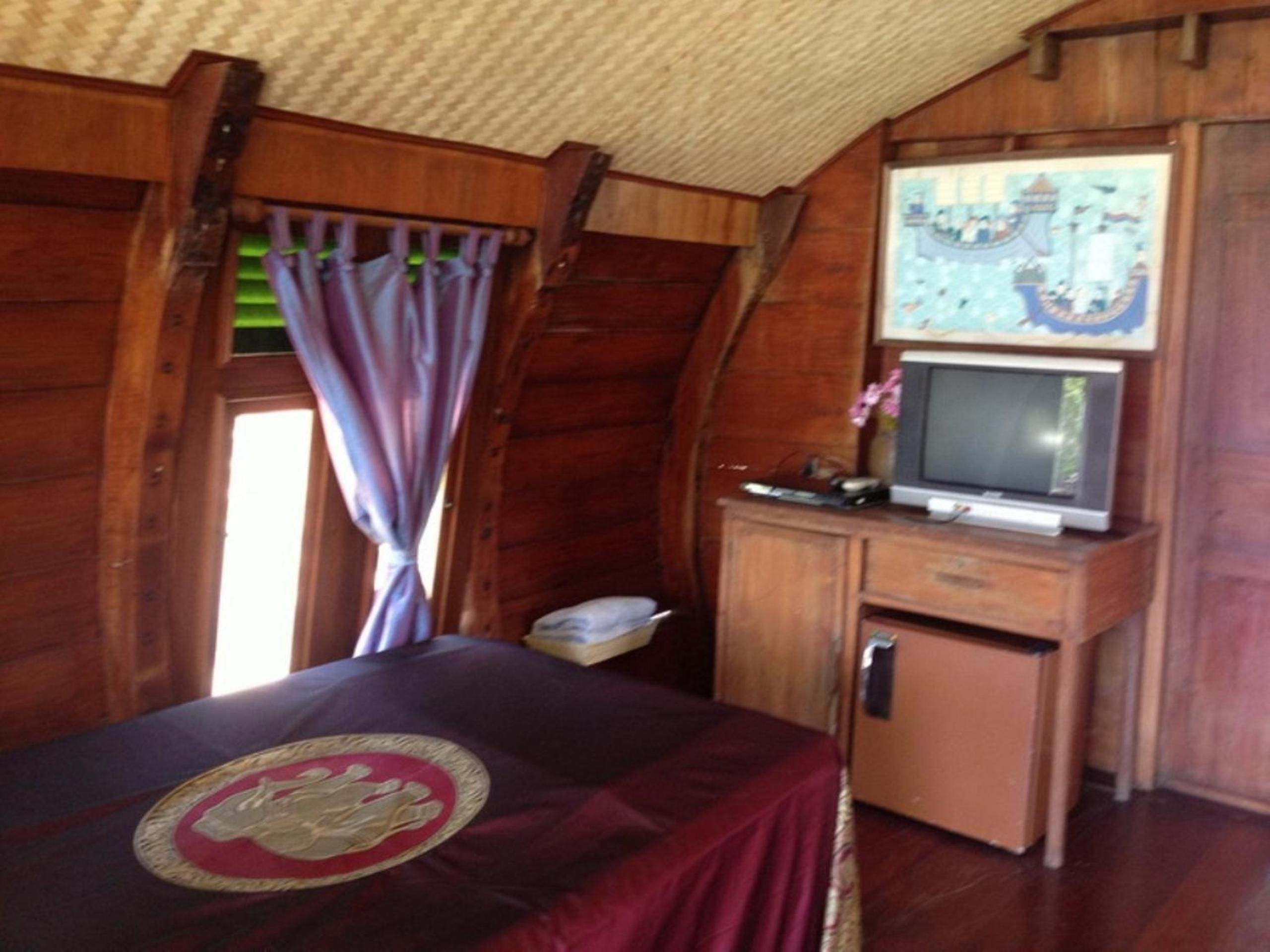 Boat House - Photo 1