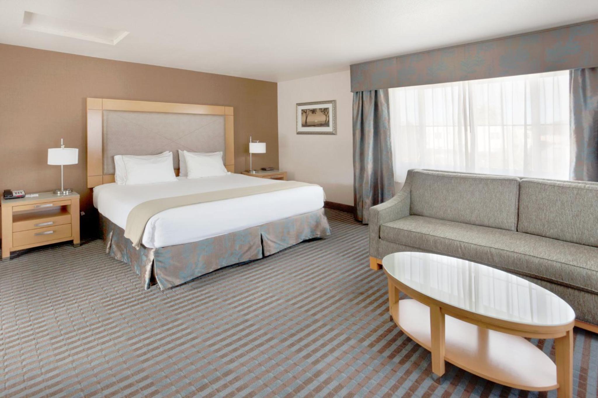 King Room - Hearing Accessible - Non-Smoking