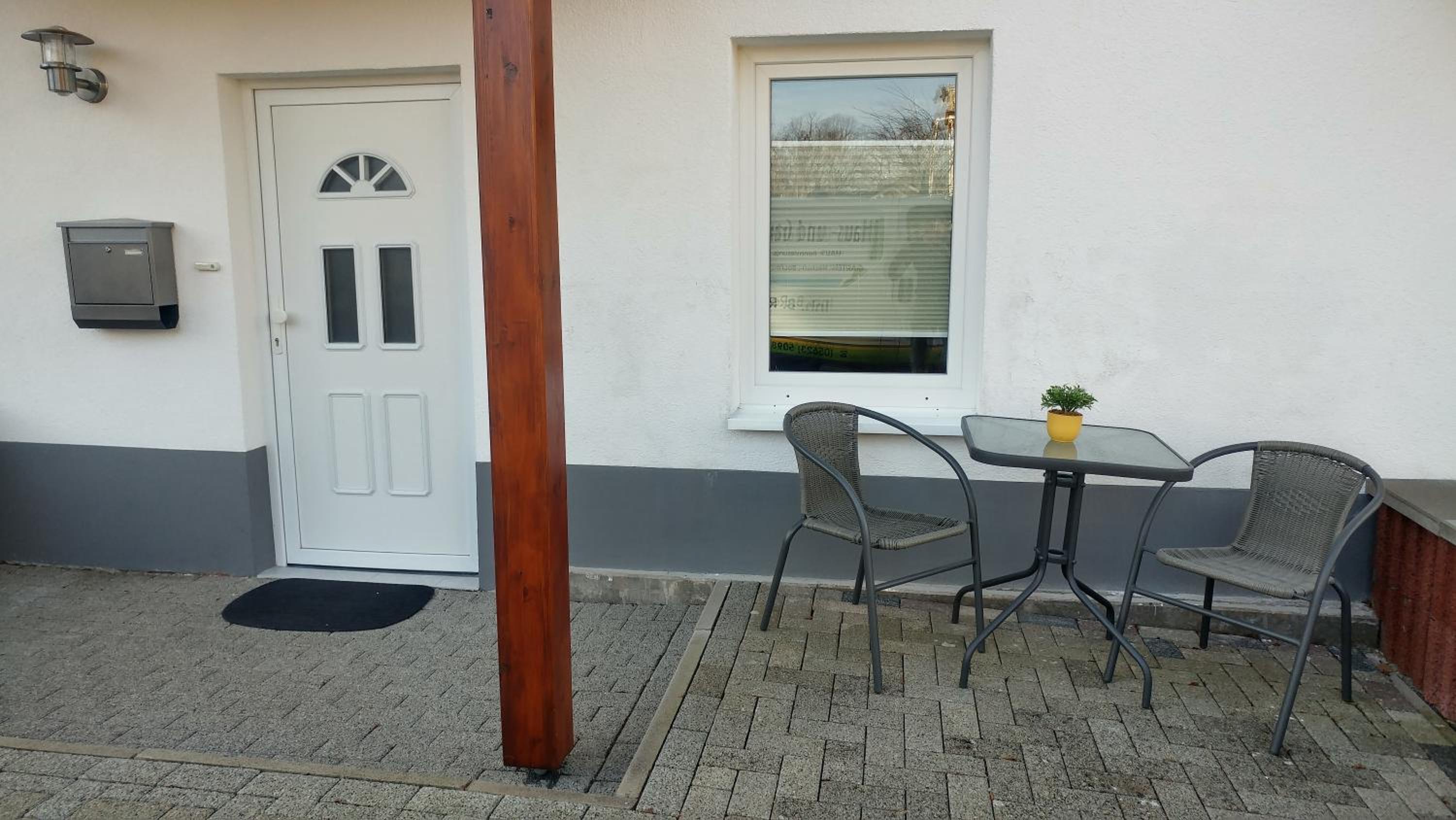 Small Apartment with Terrace photo 2