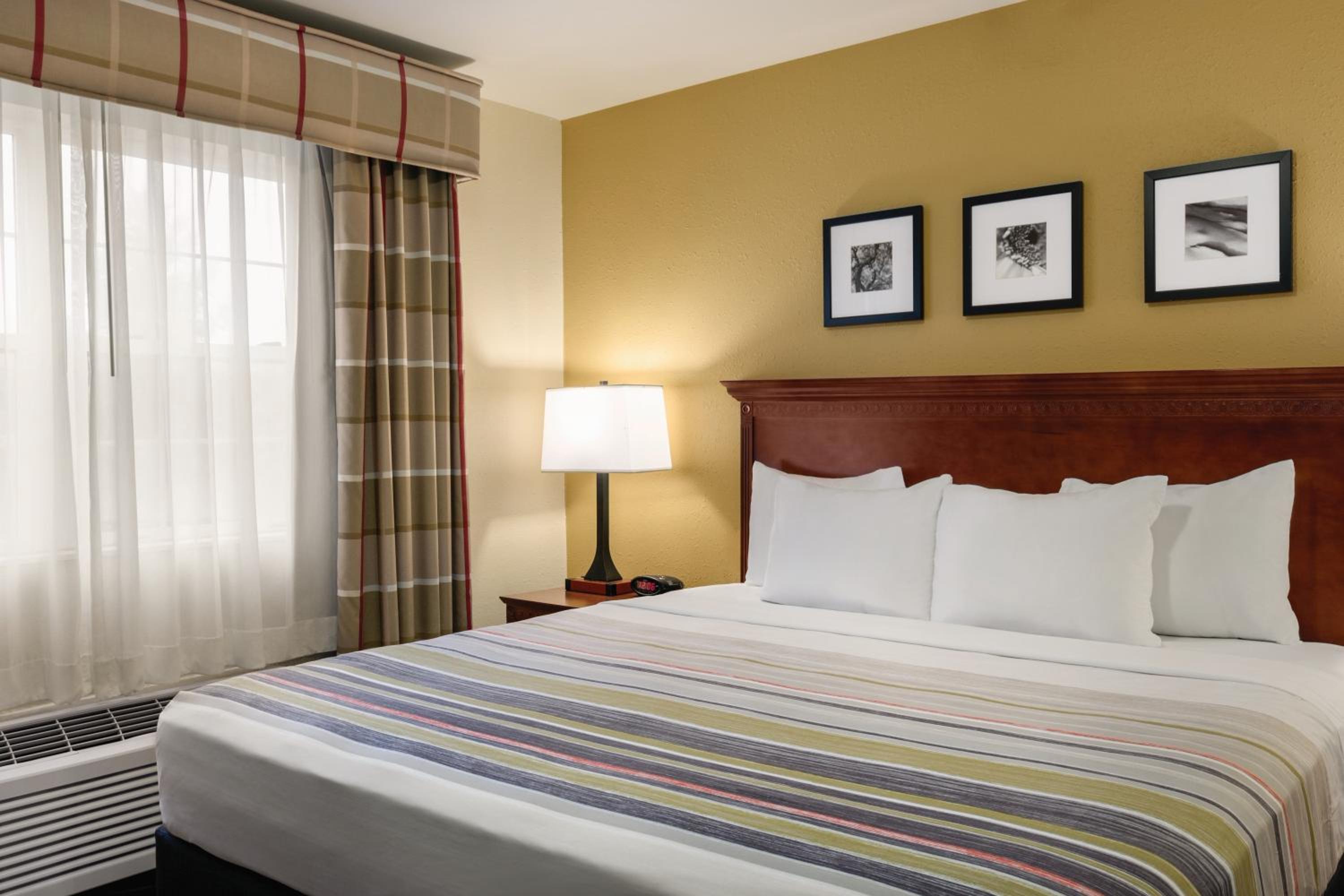 Whirlpool King Suite - Non-Smoking - Photo 3