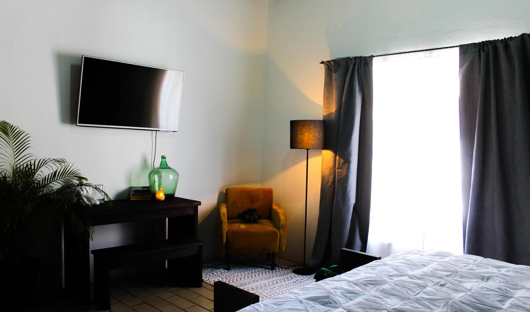 Double Room with Private Bathroom - Photo 2