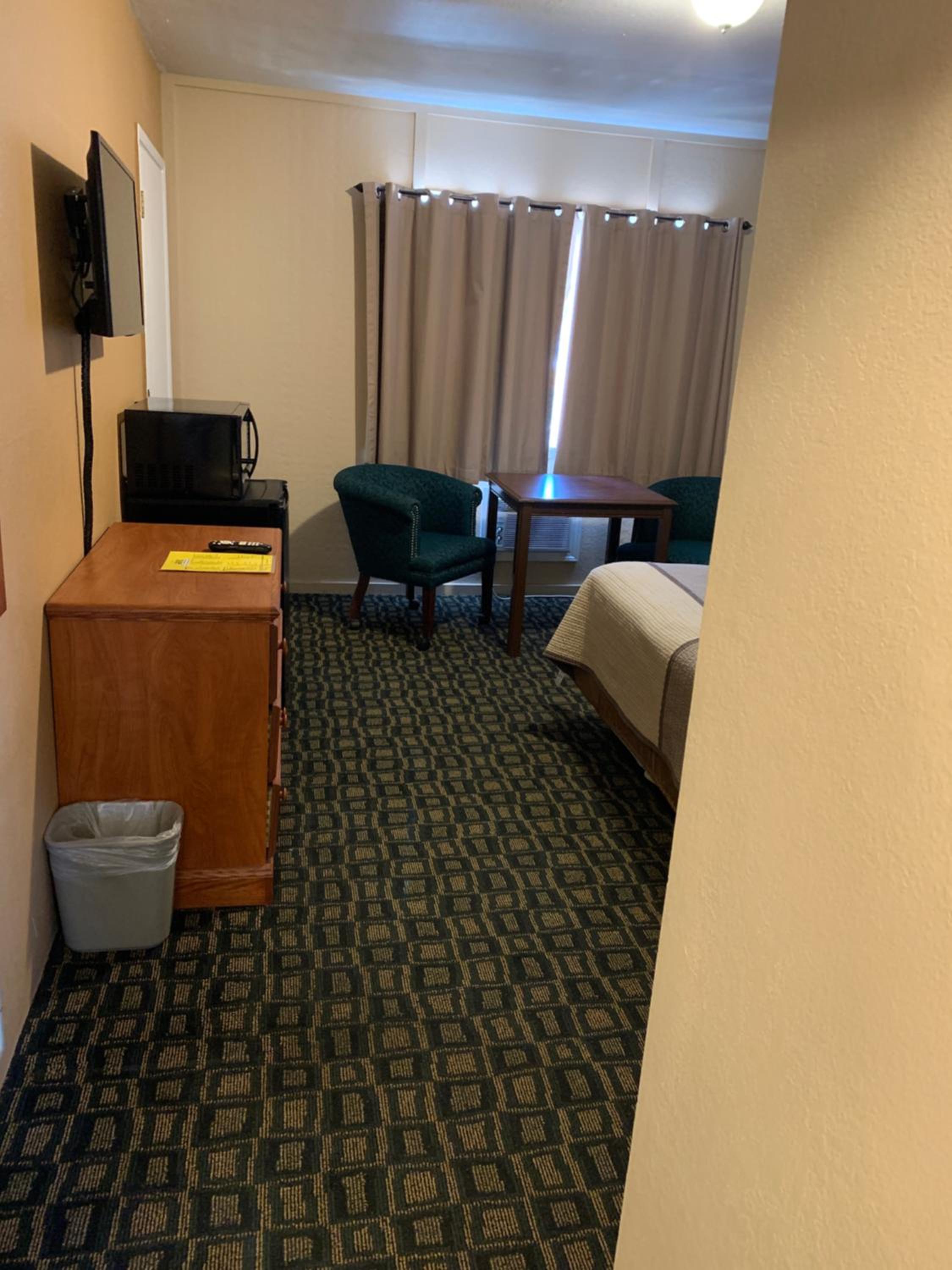 Standard Queen Room photo 3