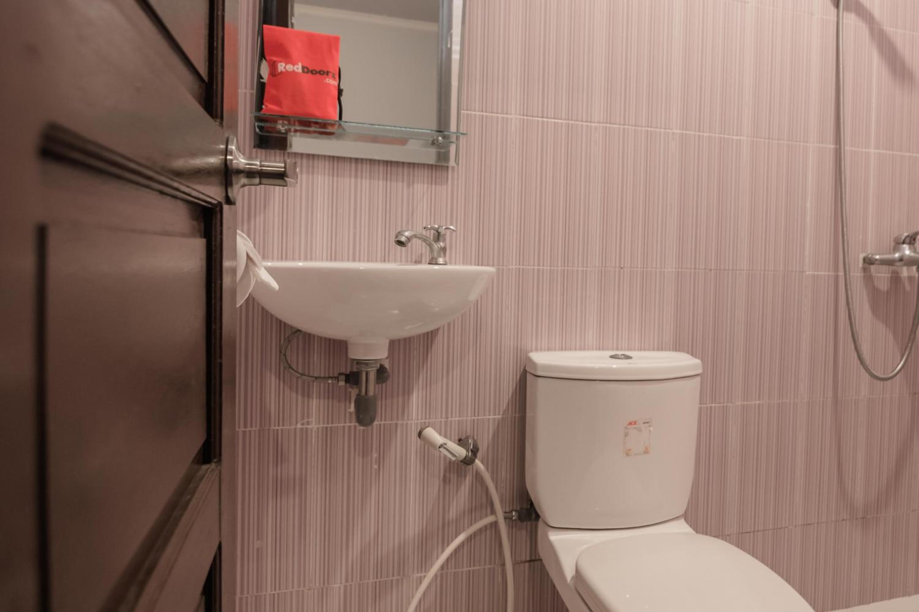 Double Room - Photo 9