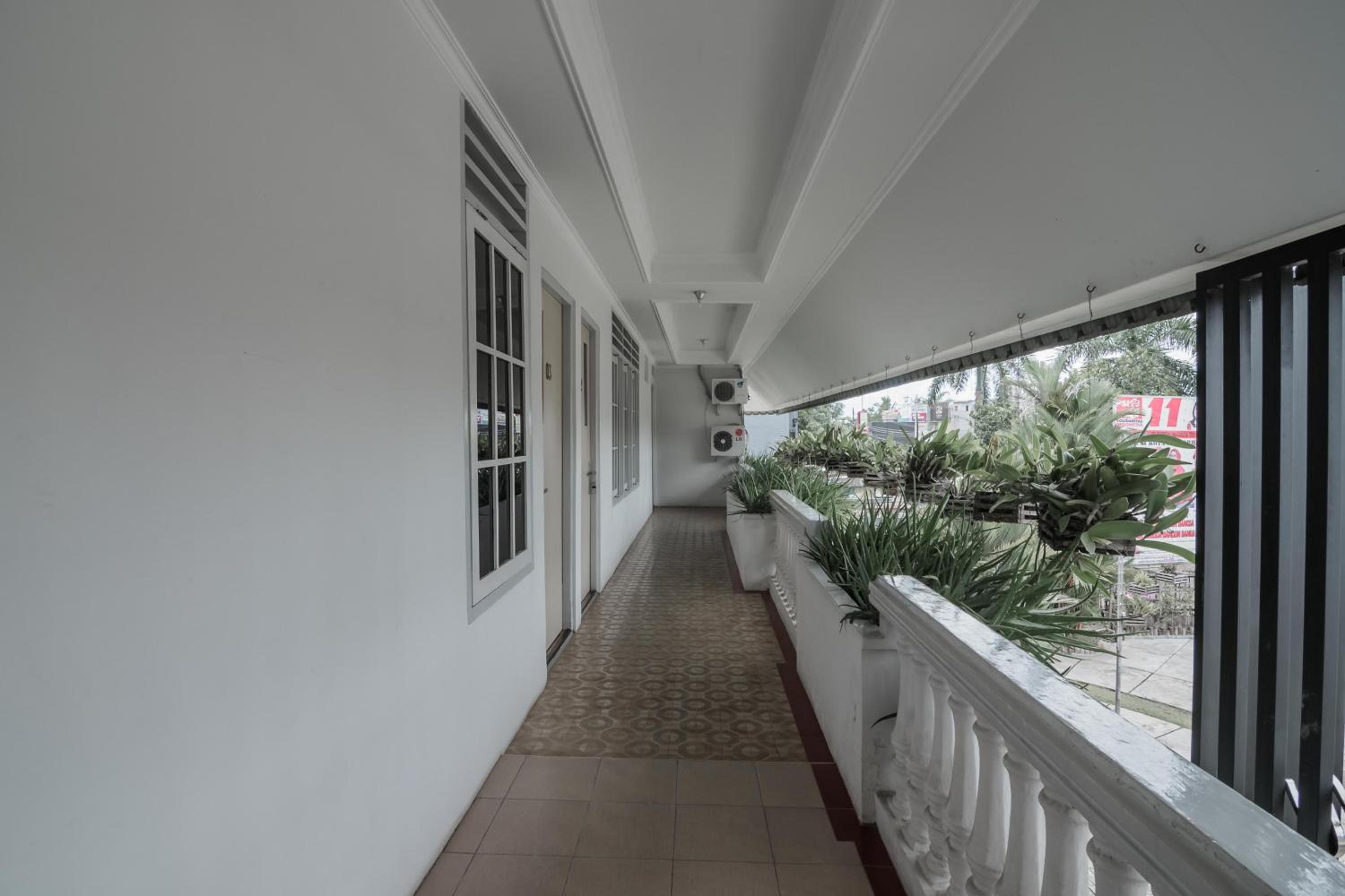 Deluxe Room - Photo 6