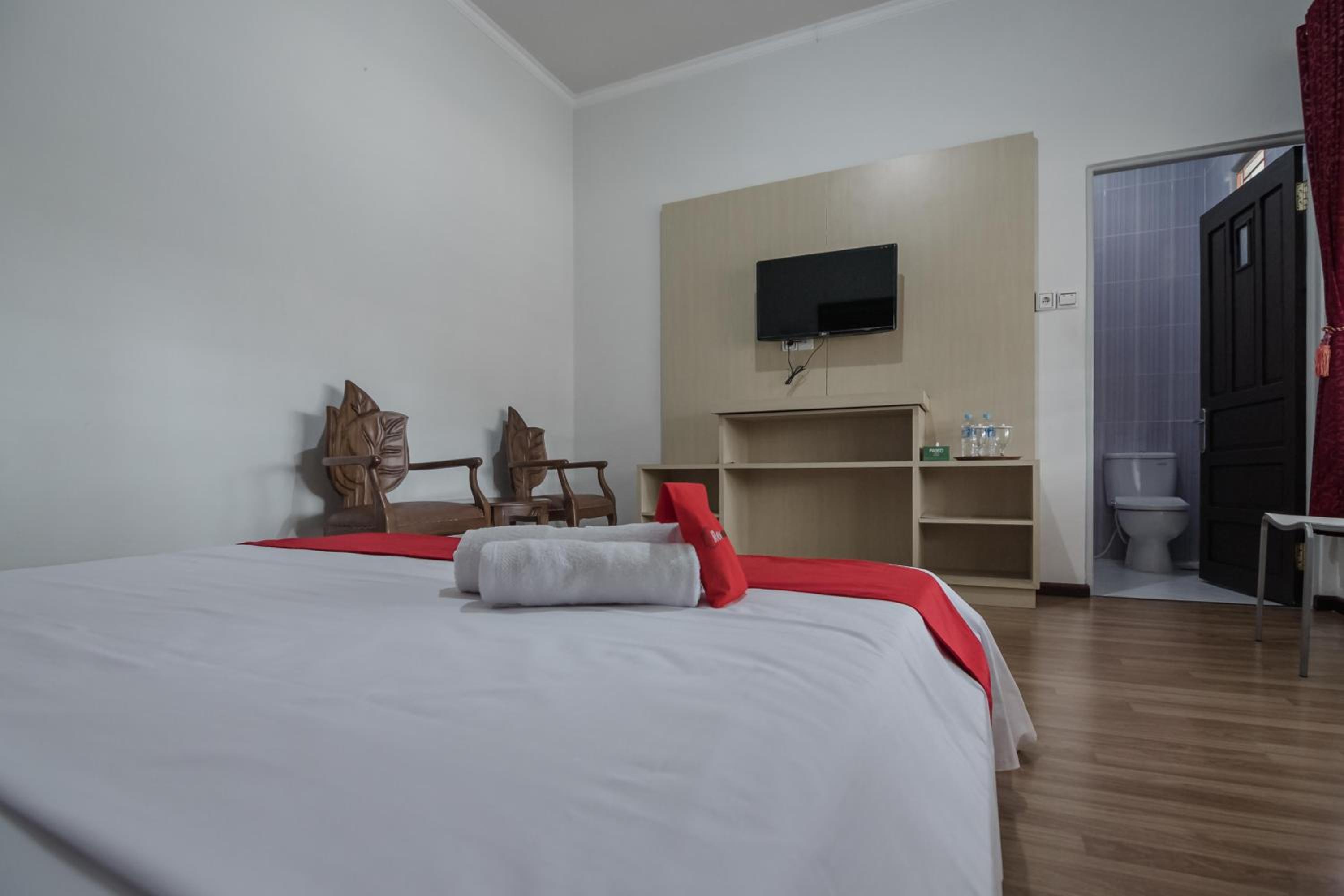 Deluxe Room - Photo 9