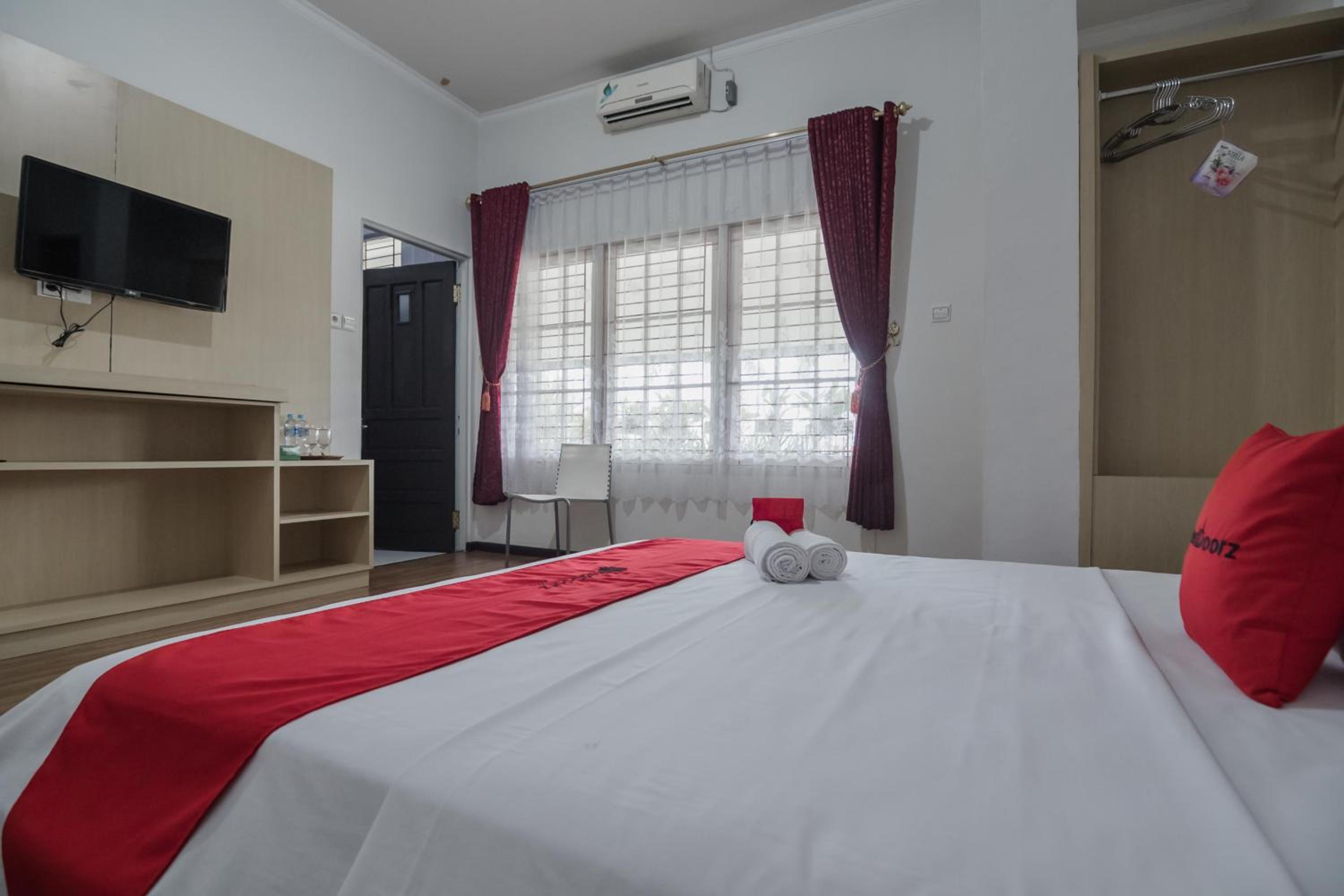 Deluxe Room - Photo 8