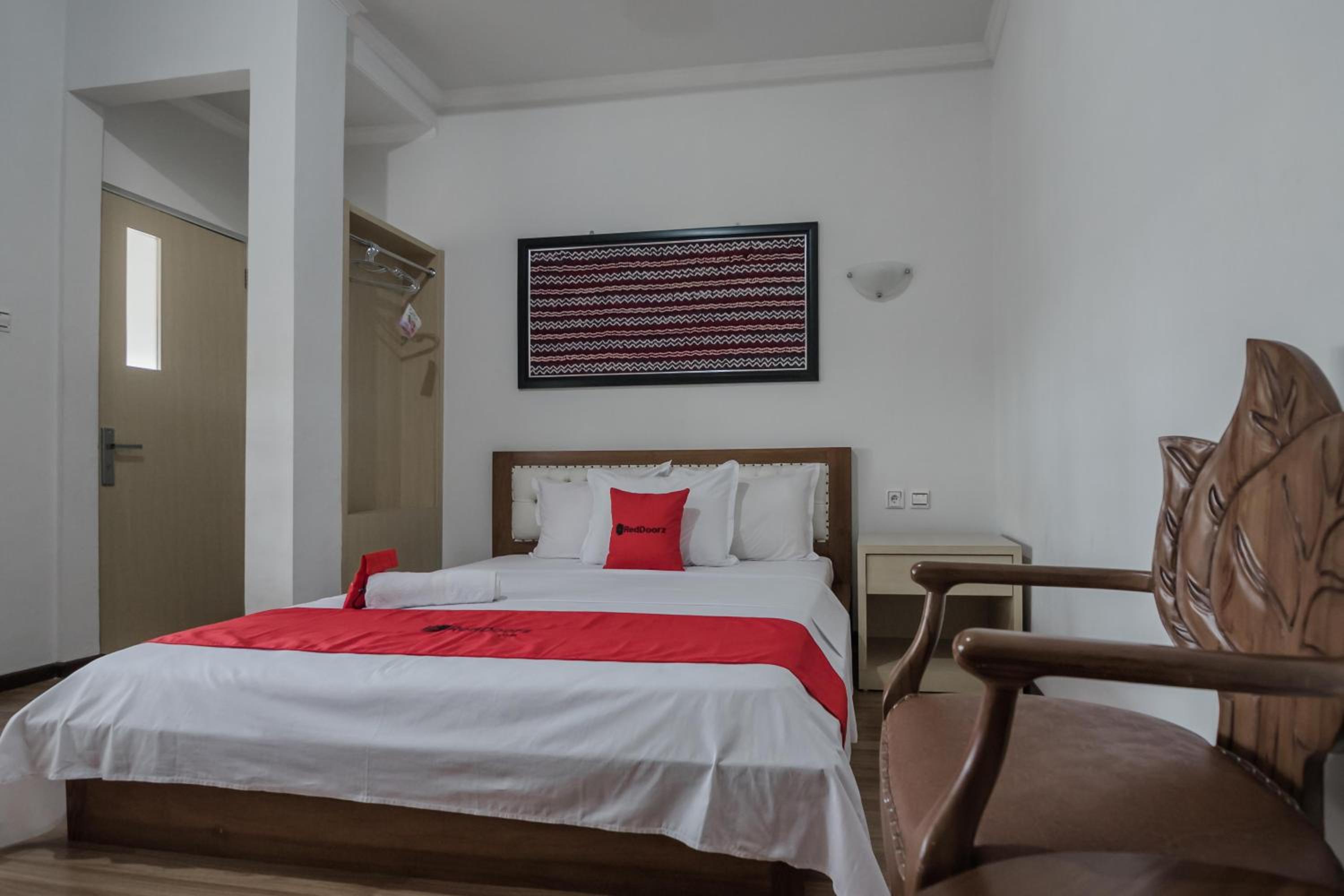 Deluxe Room - Photo 11