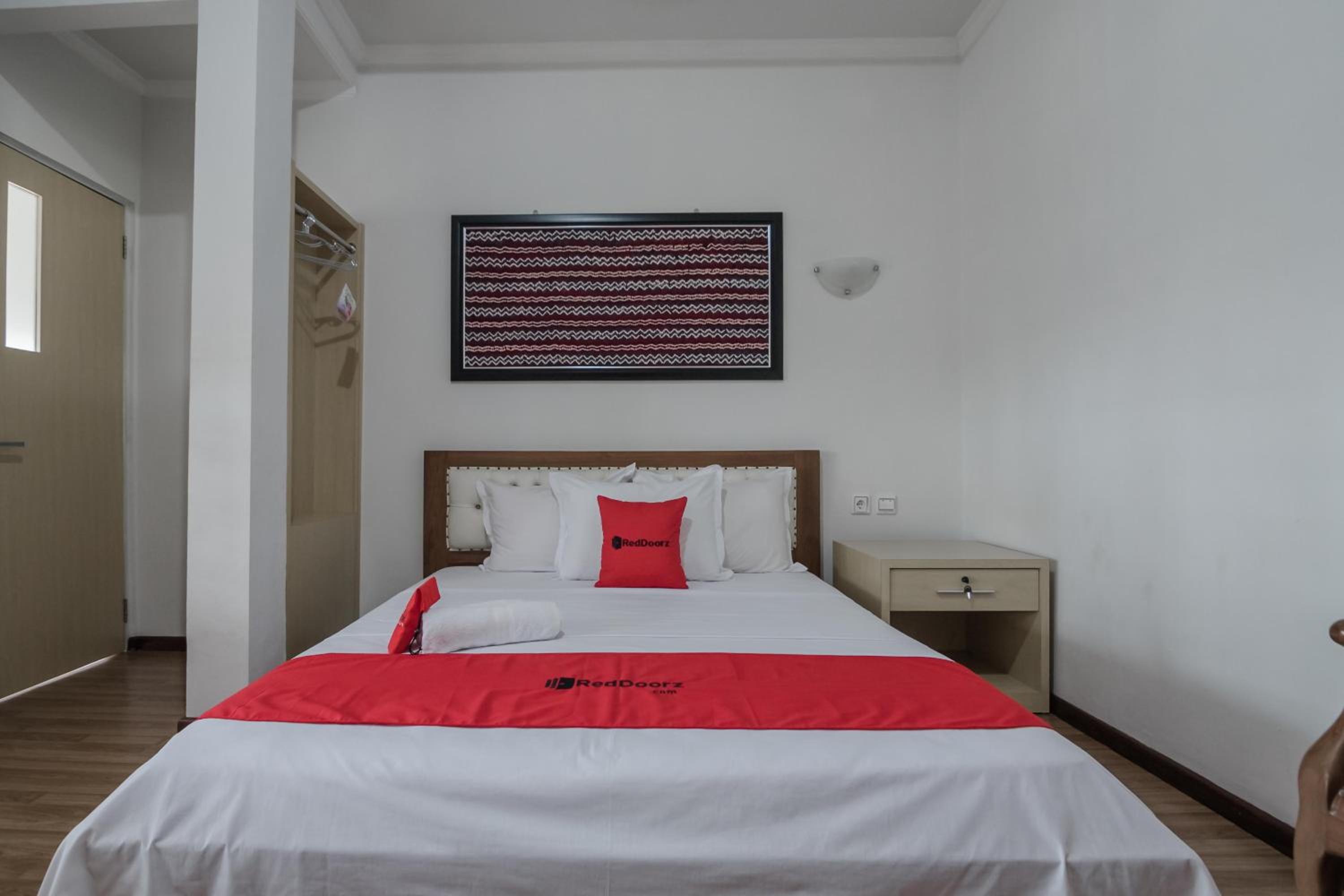 Deluxe Room - Photo 10