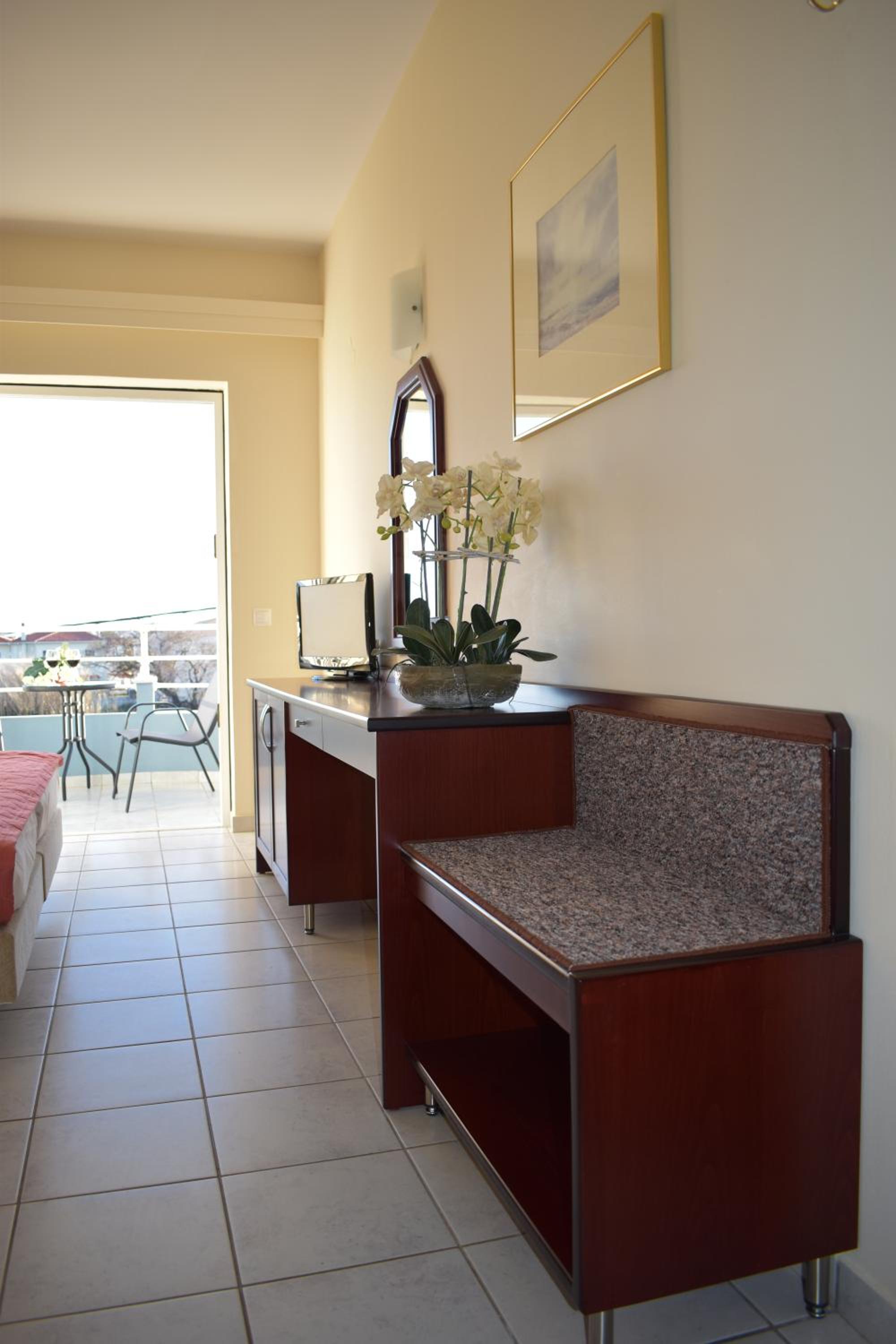 Double Room - Photo 8