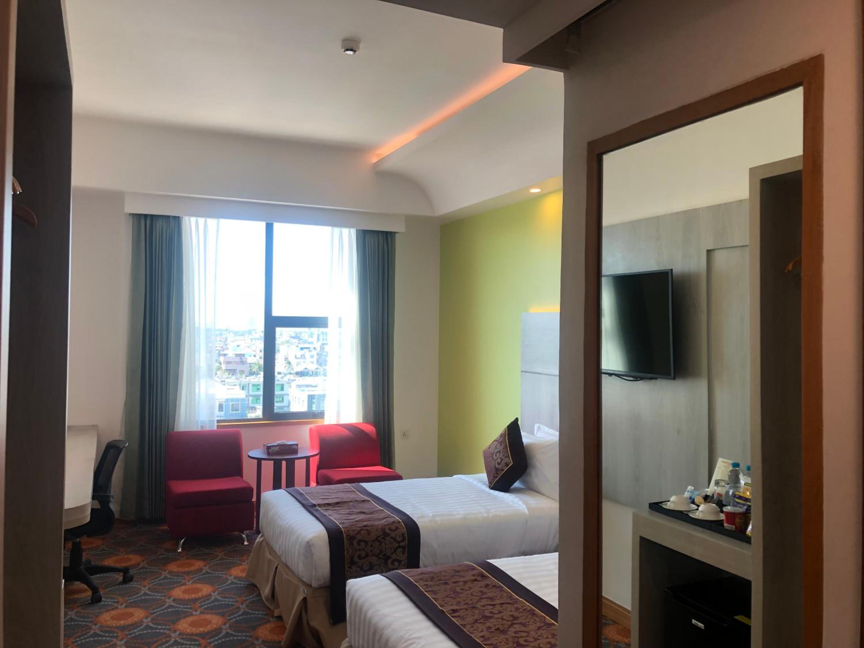 Superior Twin Room With City View photo 2