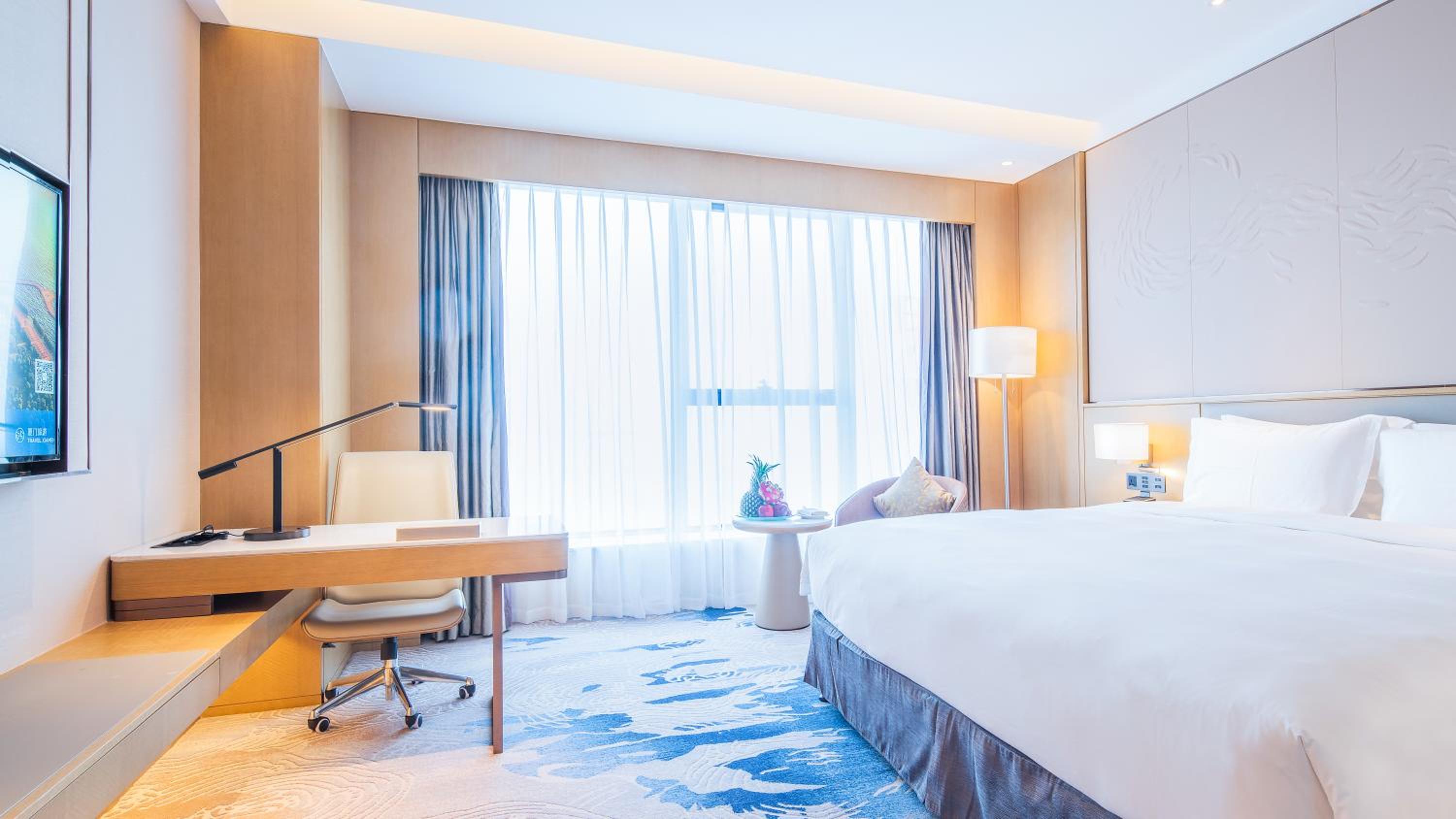 Deluxe Sea View King Room - Photo 4