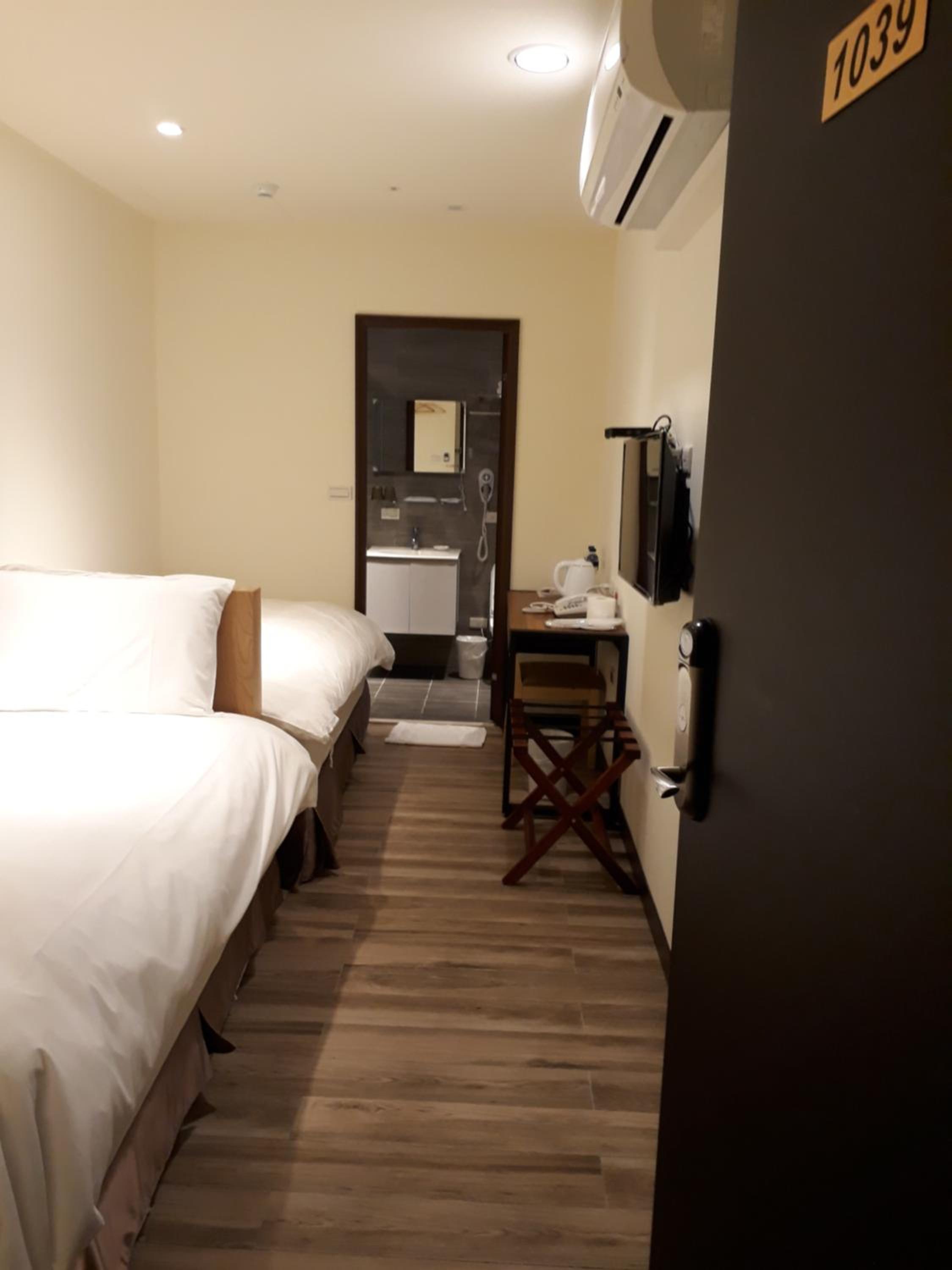 Small Twin Room - No Window