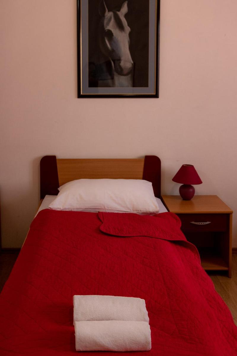 Single Room with Private Bathroom photo 2