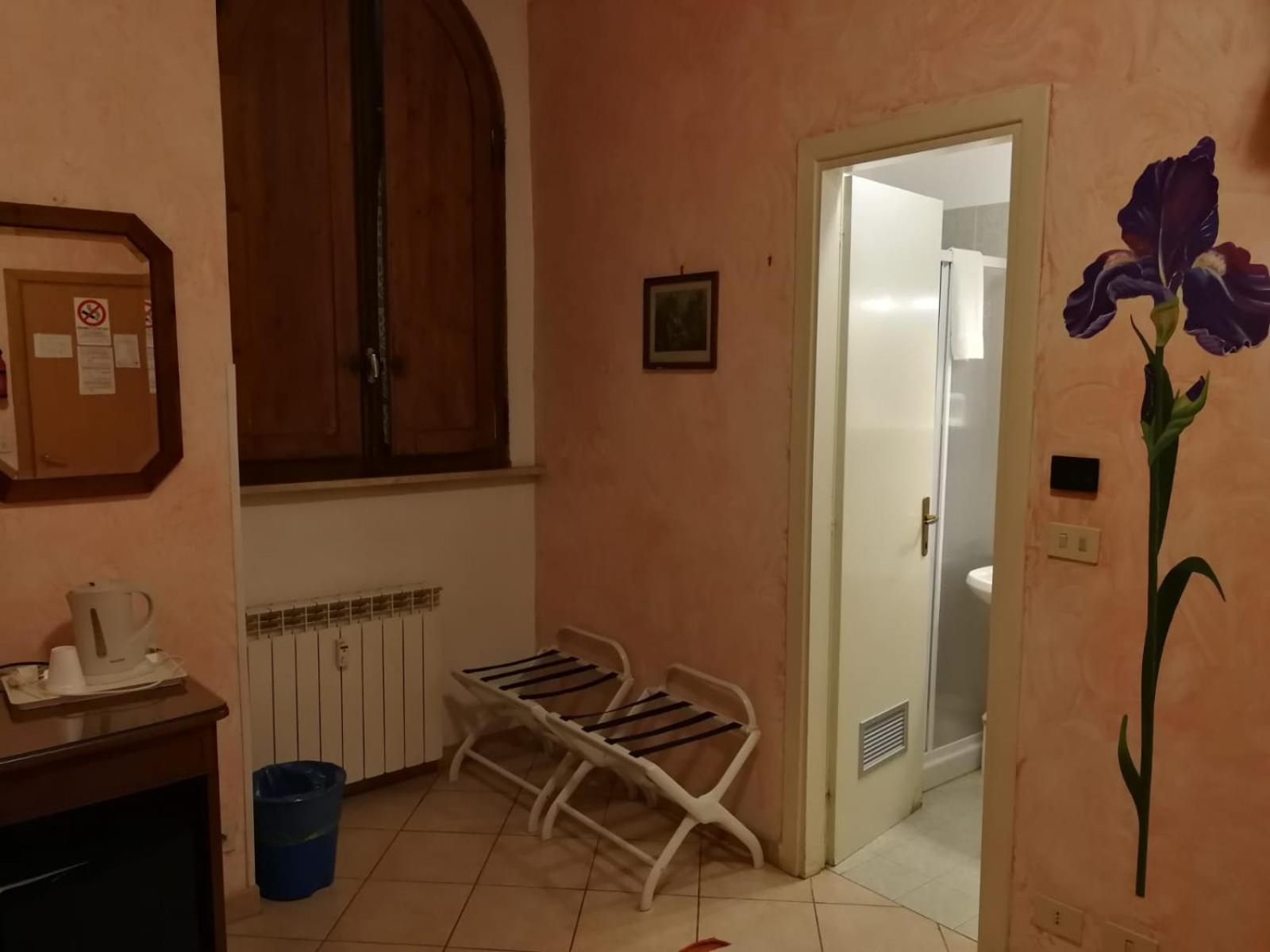 Double or Twin Room with Private Bathroom photo 2