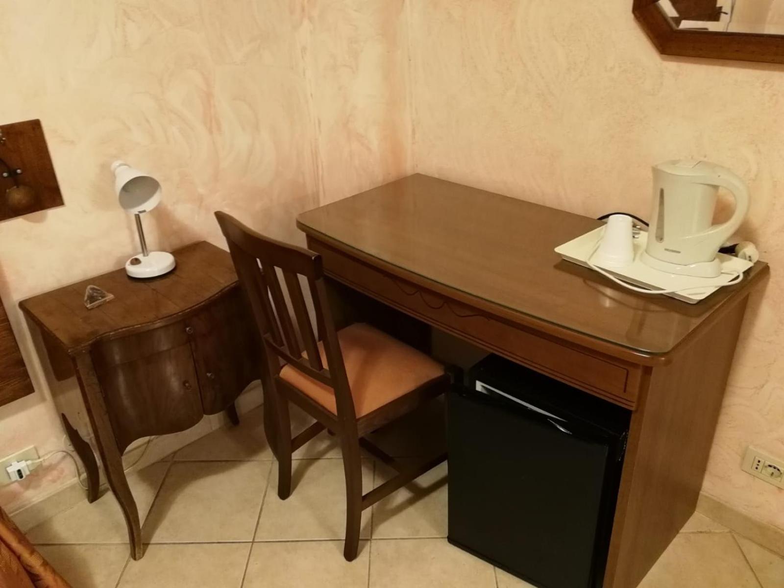 Double or Twin Room with Private Bathroom photo 3