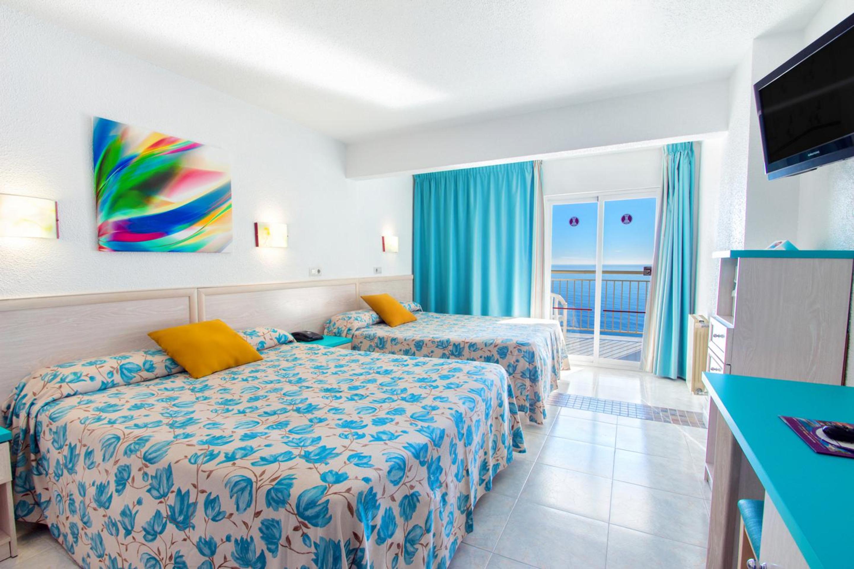 Habitación Doble con Vista al Mar (2 Adultos + 1 Niño)