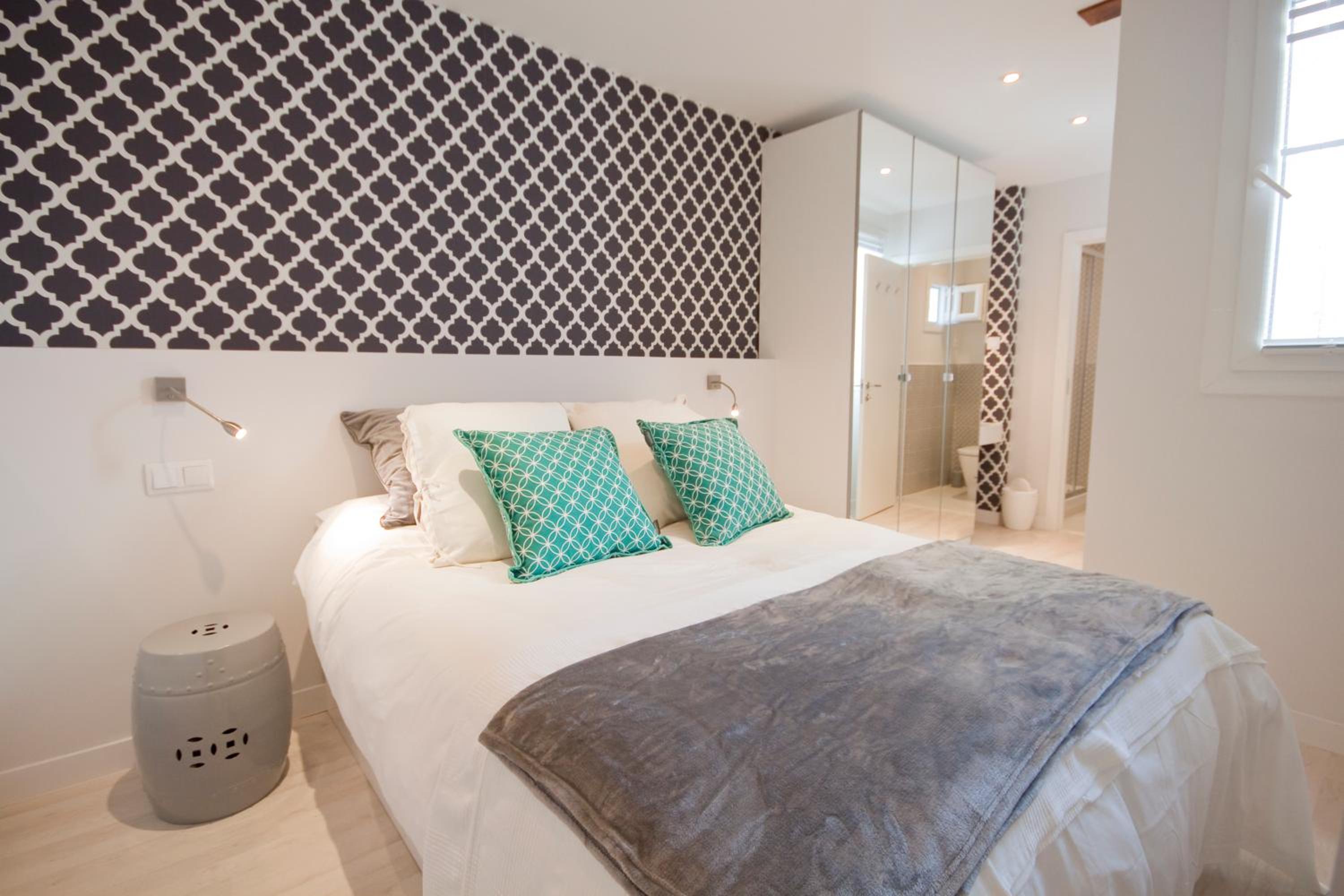One-Bedroom Apartment - Photo 1