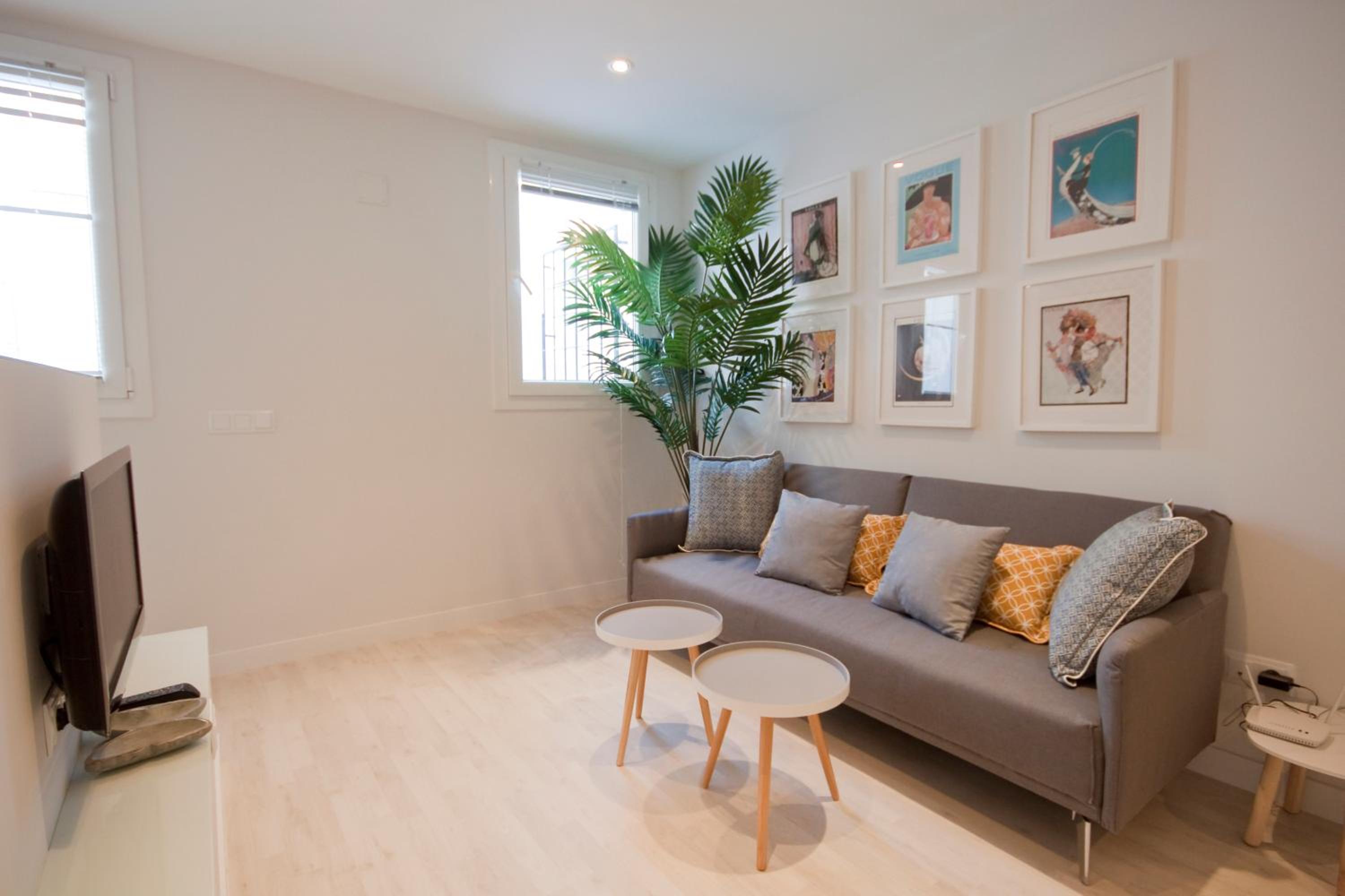 One-Bedroom Apartment - Photo 8