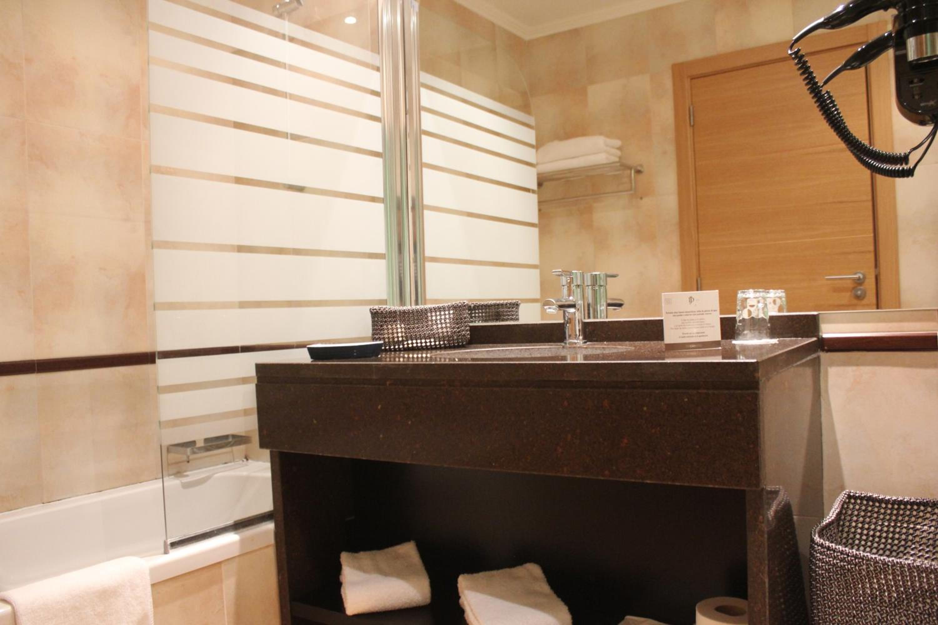Double Room - Photo 7