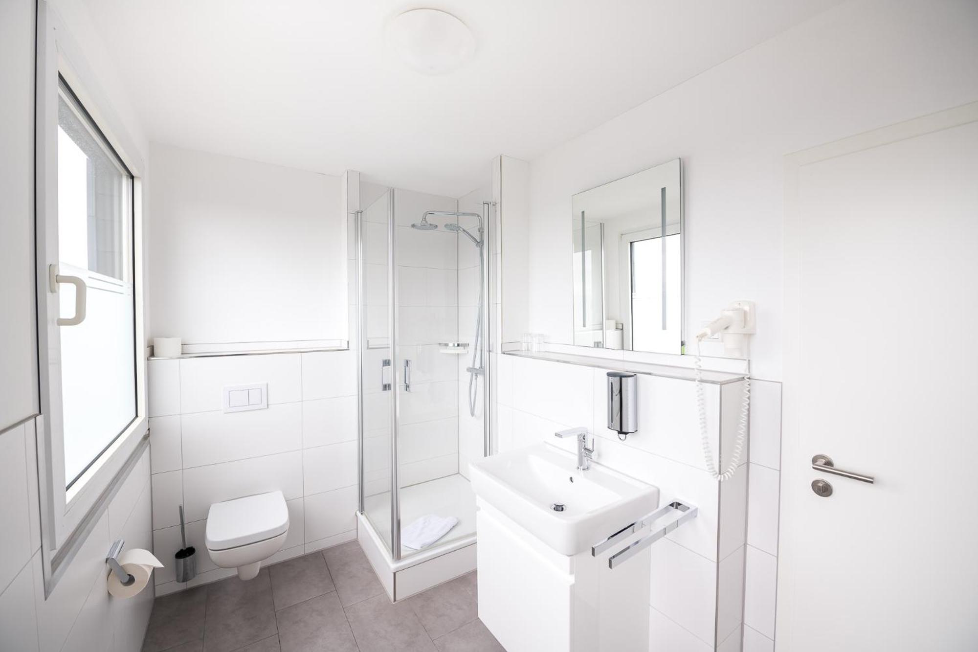 Double Room with Private Bathroom - Photo 2