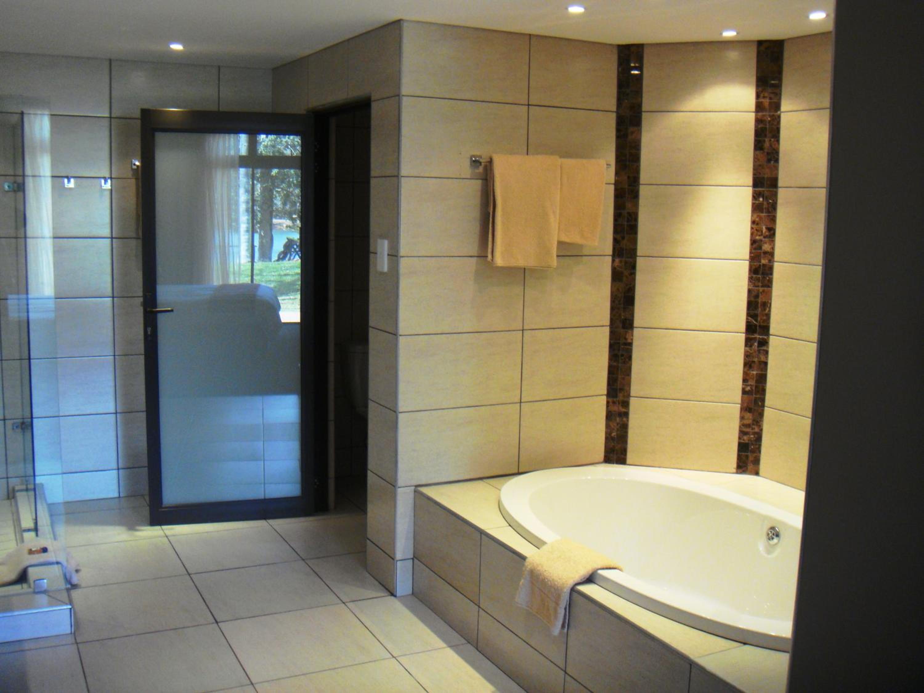Executive Suite - Photo 15