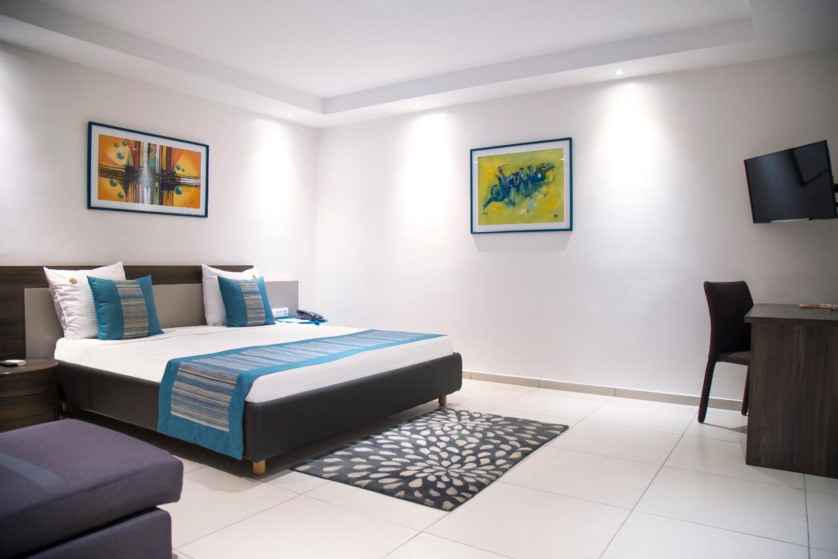 One-Bedroom Suite with Sofa Bed photo 1