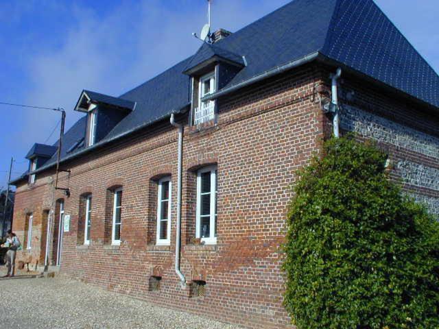 Five-Bedroom House photo 2