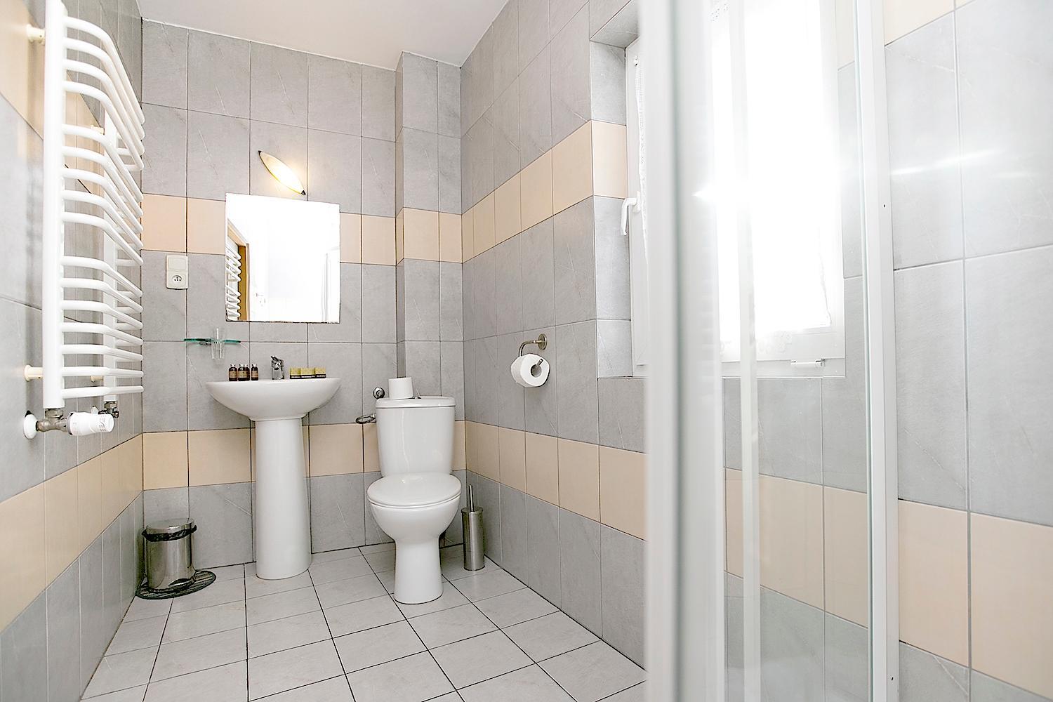 Double Room with Private External Bathroom - Photo 2