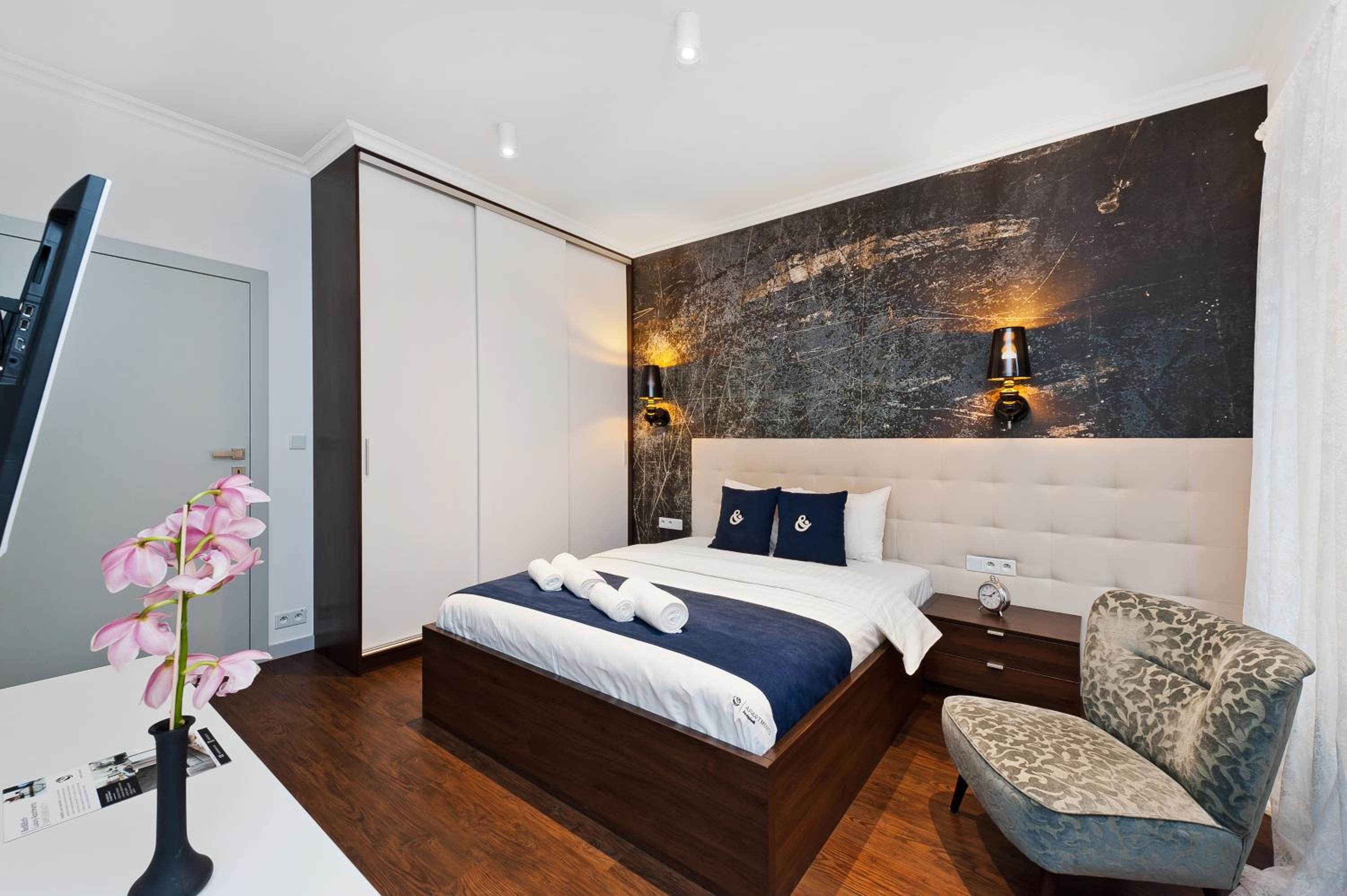One-Bedroom Apartment with Balcony