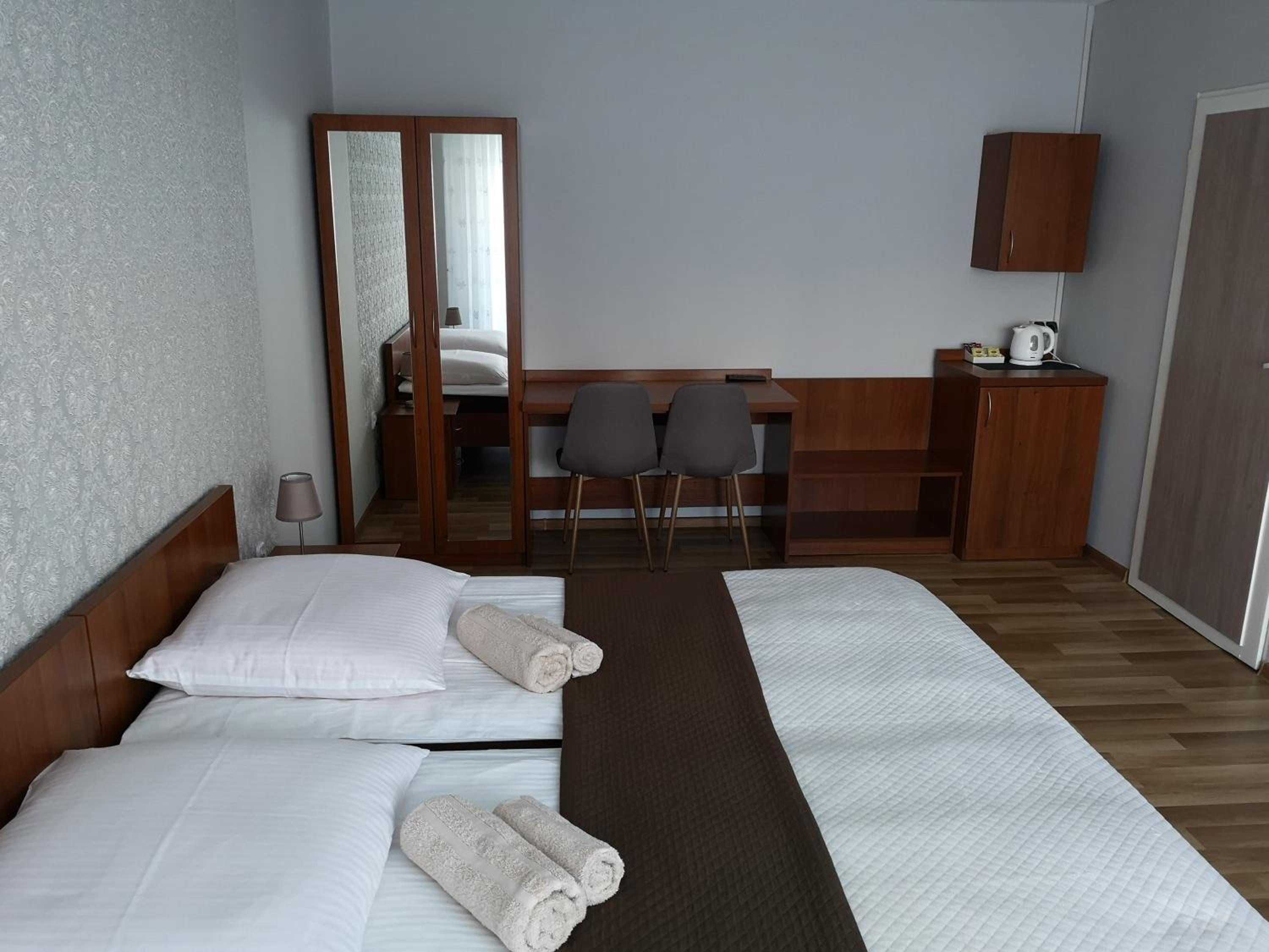 Double Room with Private Bathroom - Photo 7