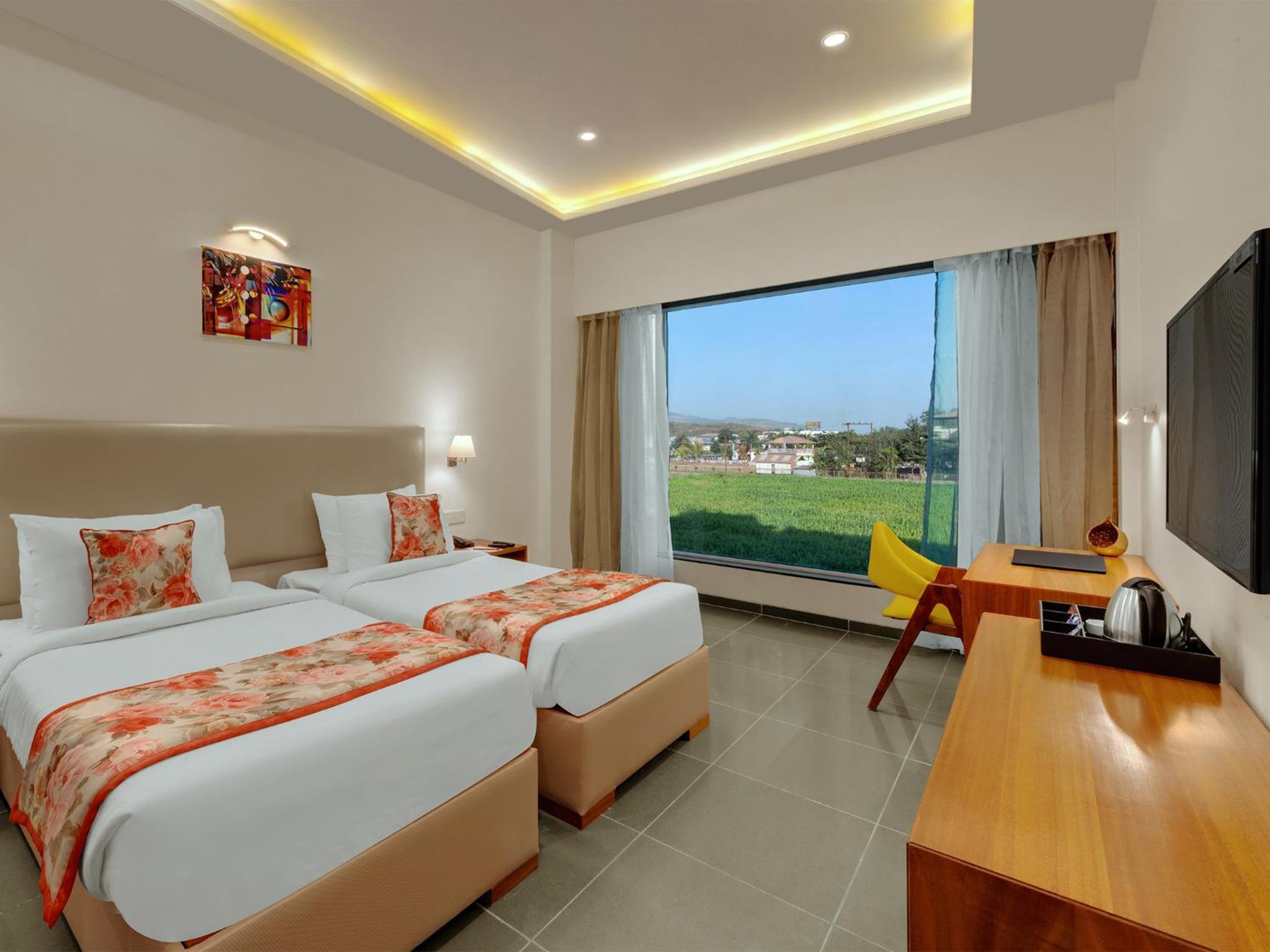 Executive Room with balcony and mountain view photo 1