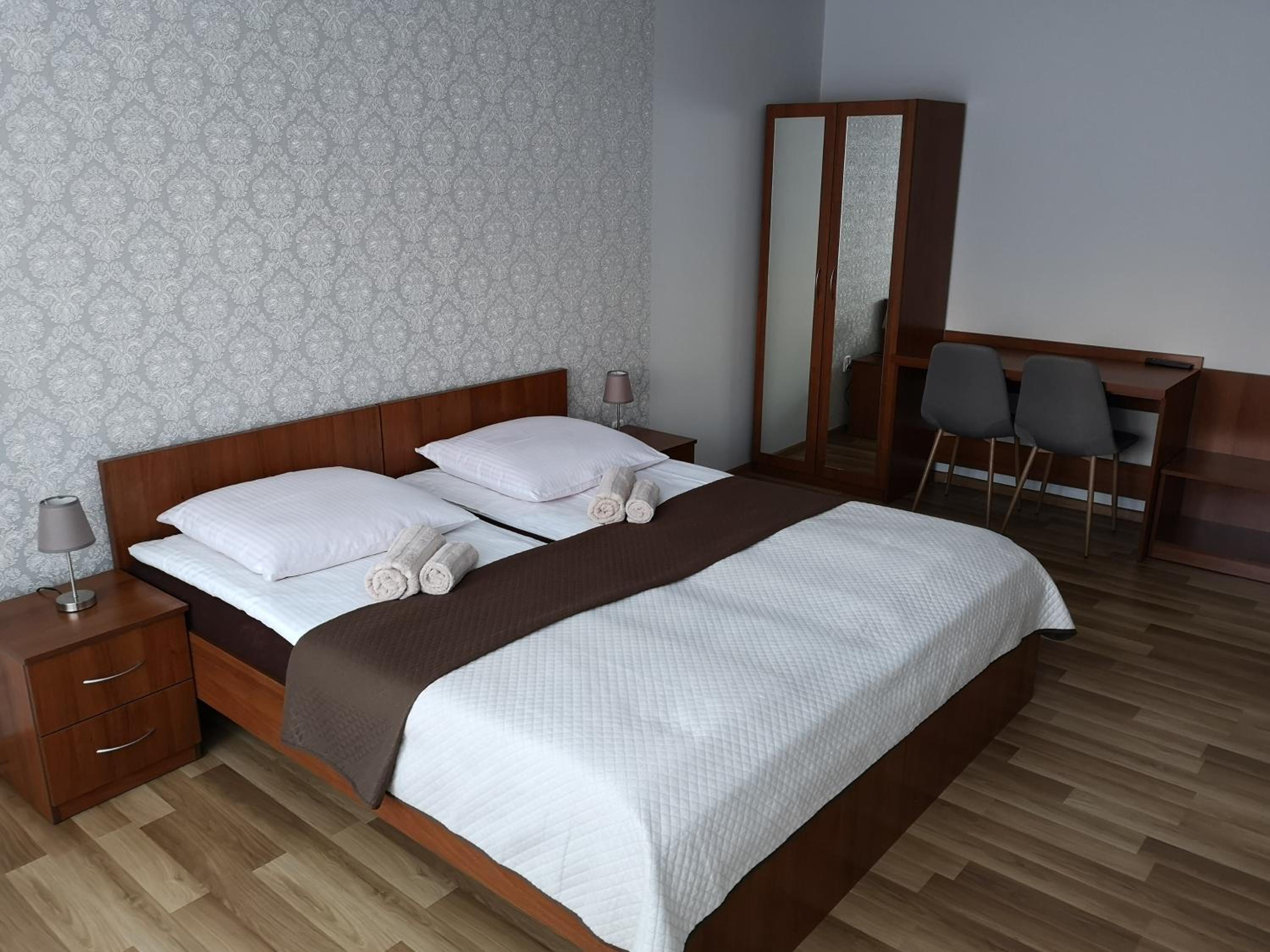 Double Room with Private Bathroom - Photo 6