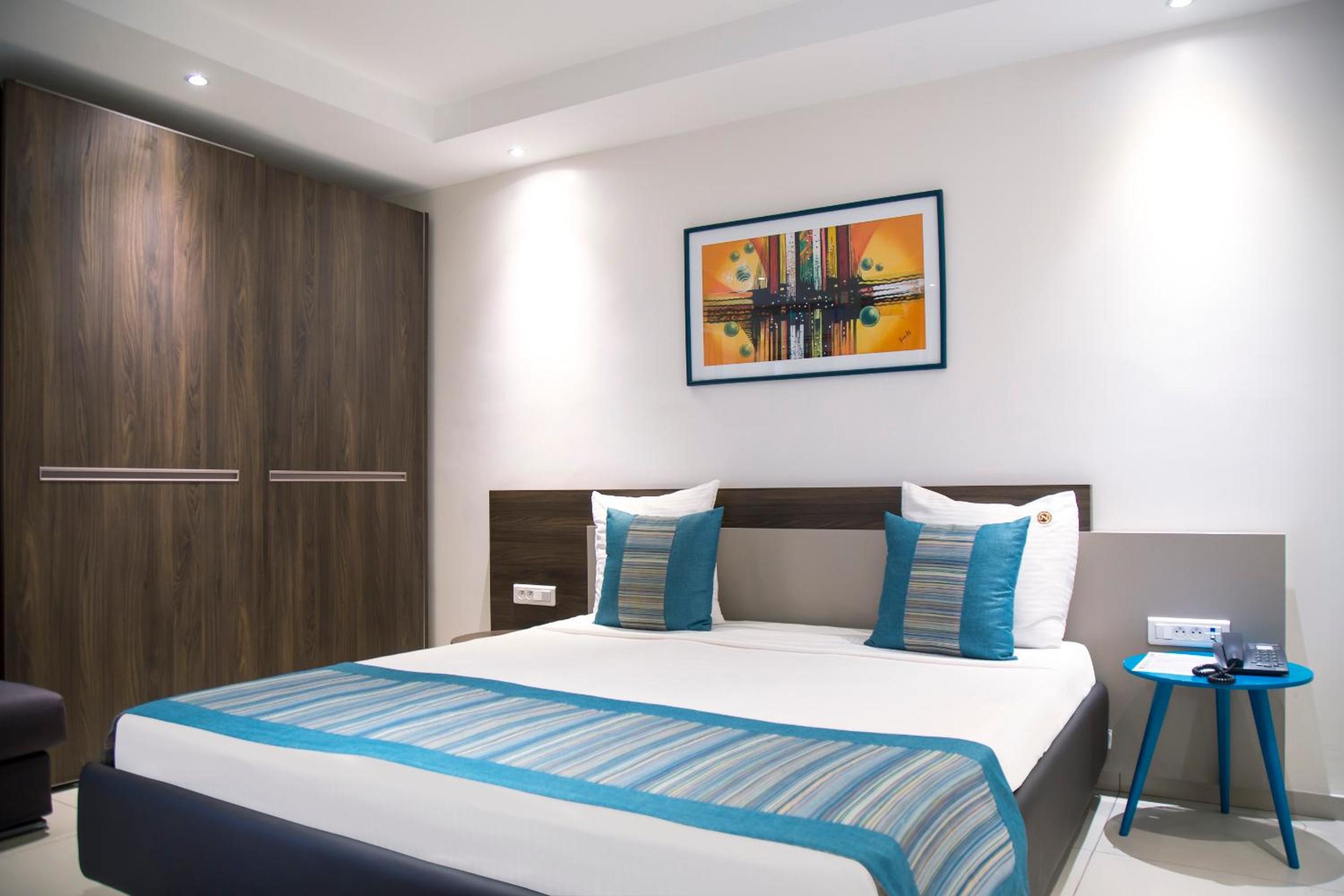 One-Bedroom Suite with Sofa Bed photo 2