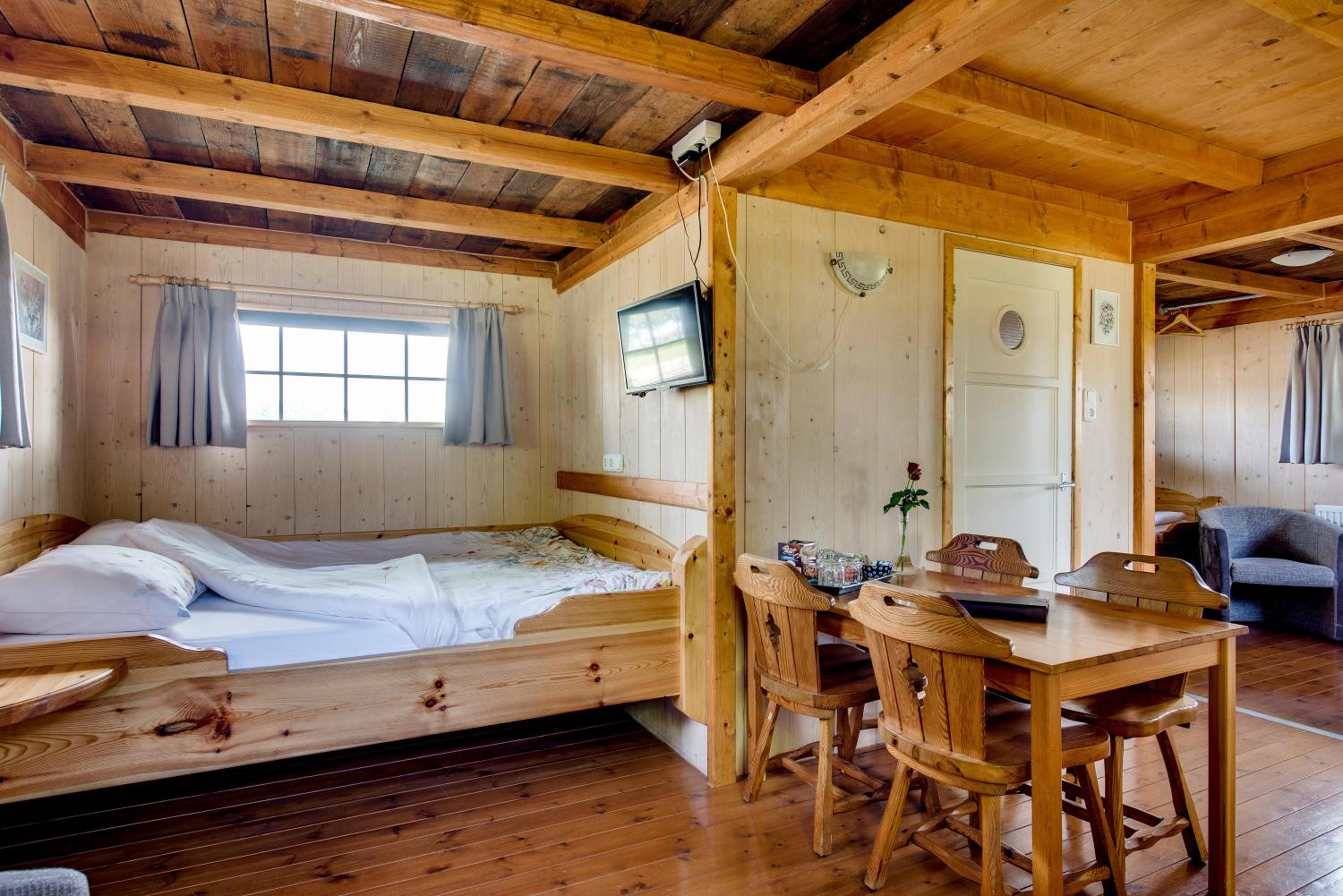 Chalet (4 Adults)