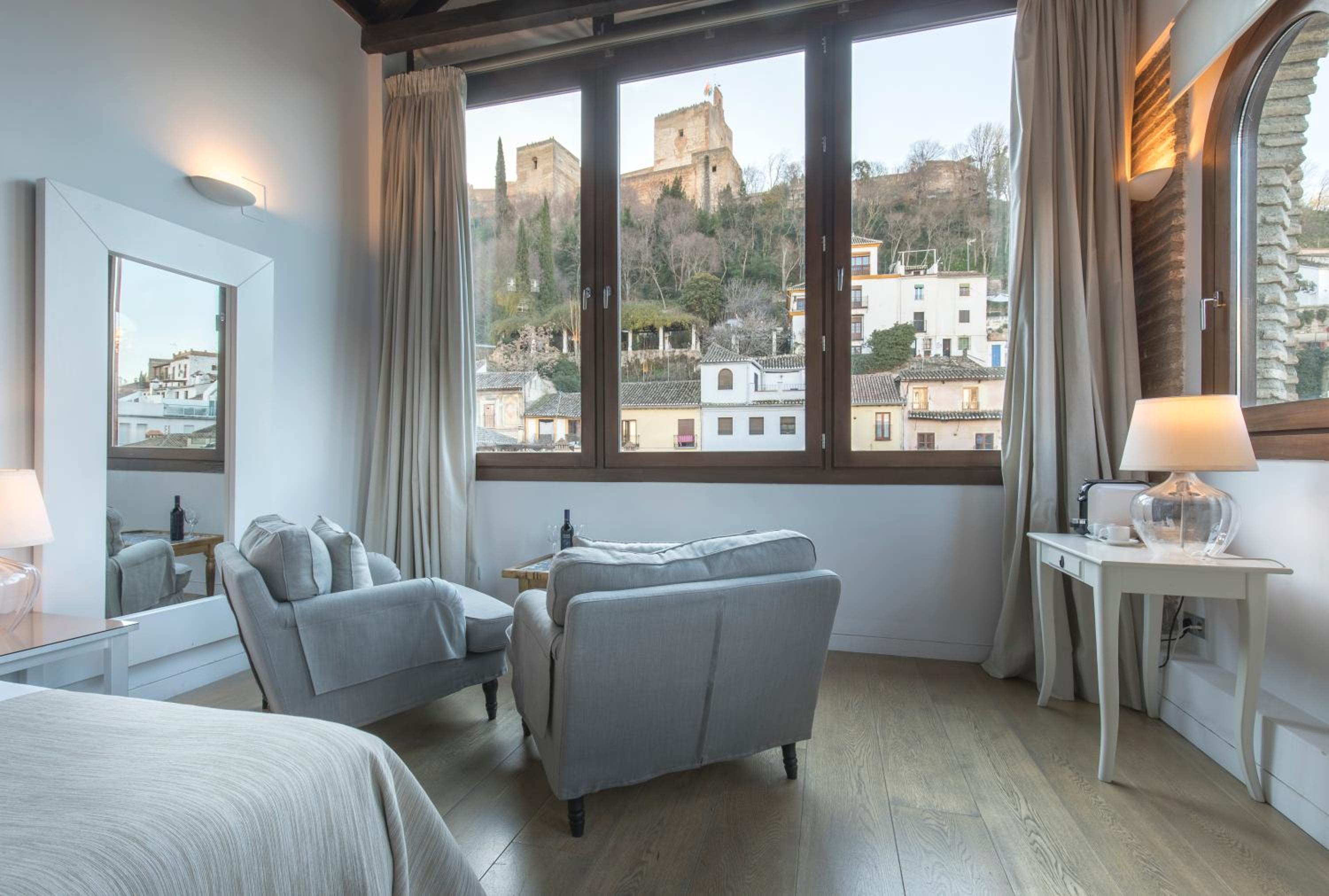 Suite with Alhambra View - Photo 12