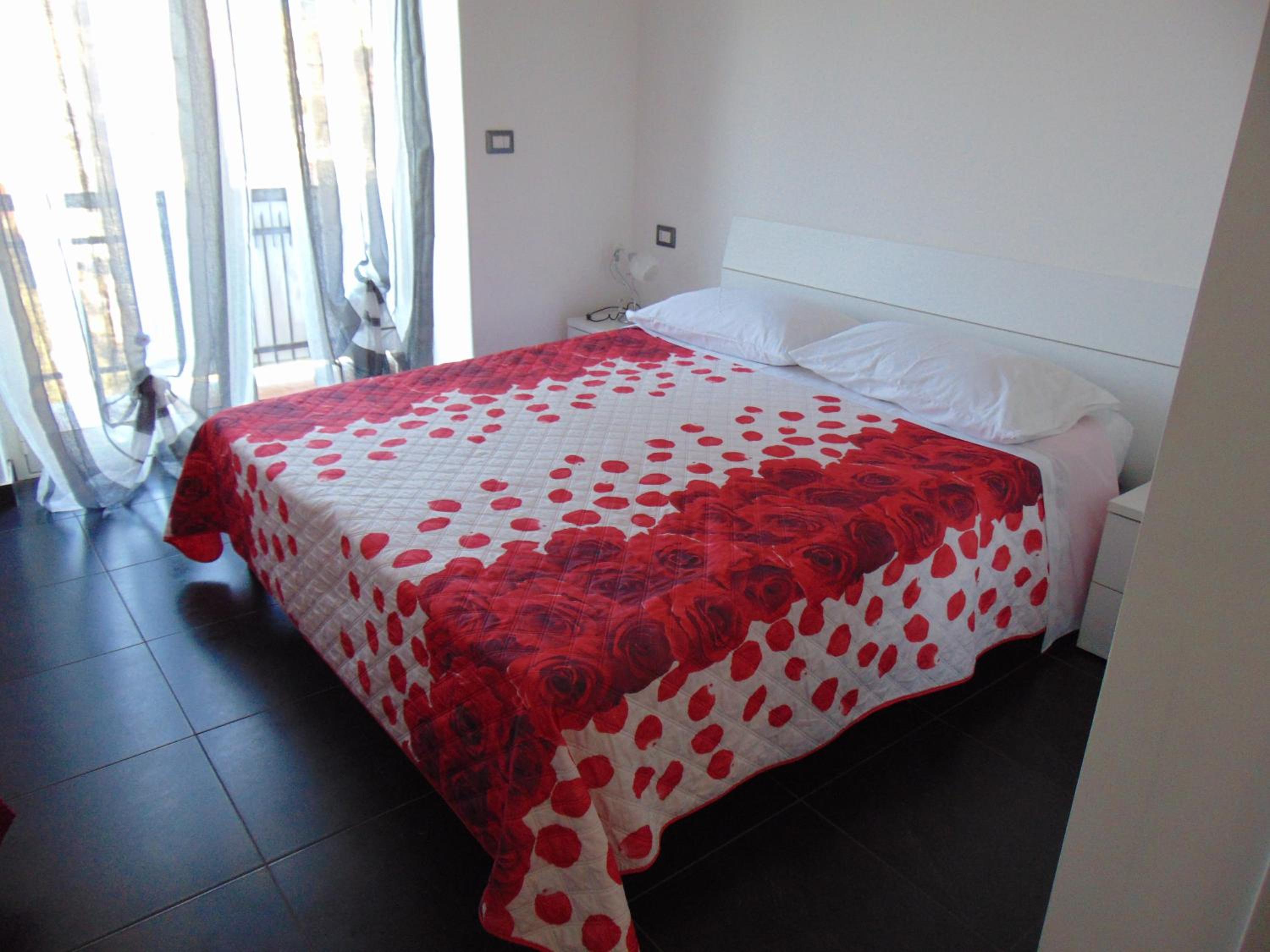 Deluxe Room (2 Adults + 1 Child) - Photo 6