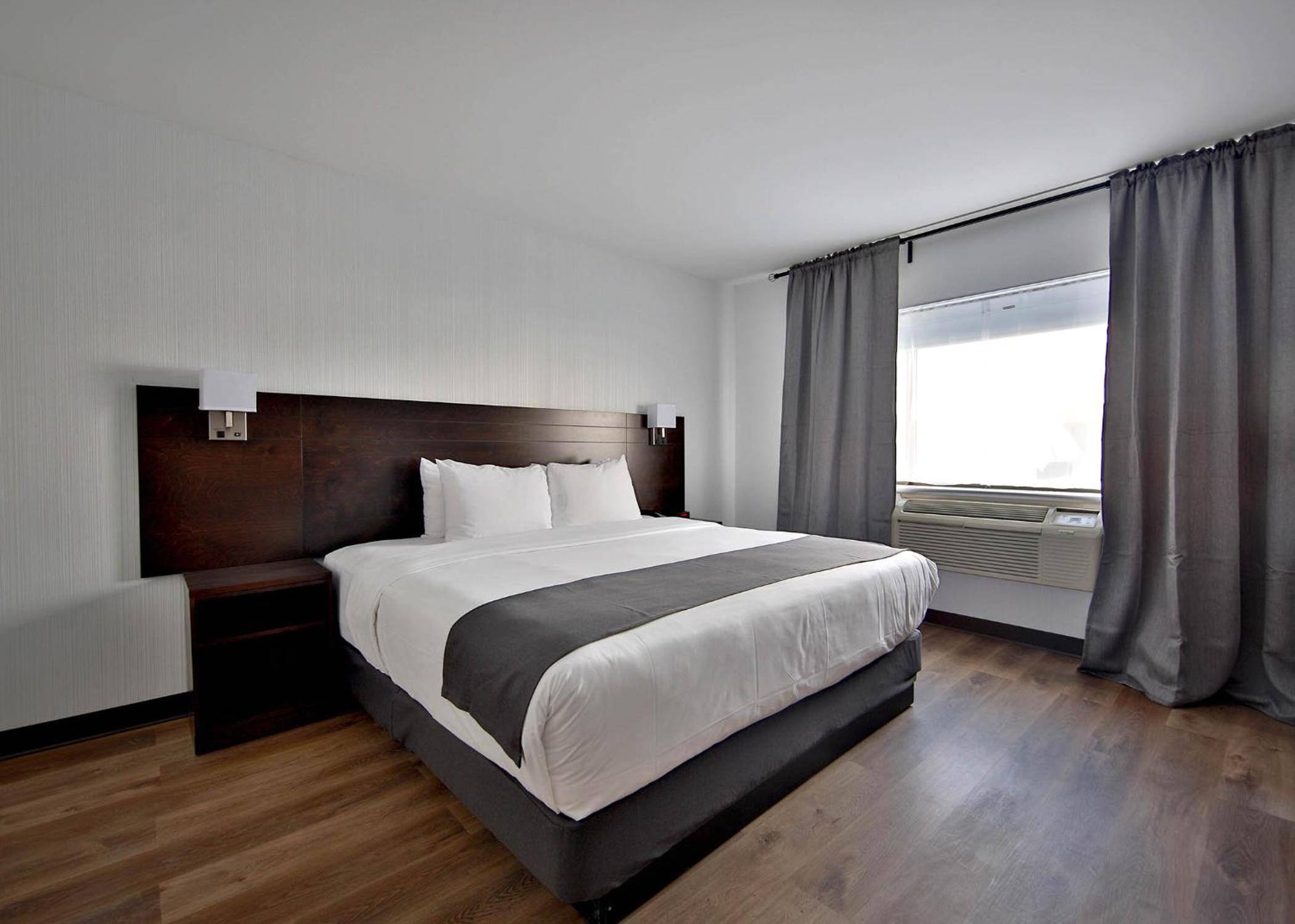 Superior Room, 1 King Bed with Kitchenette