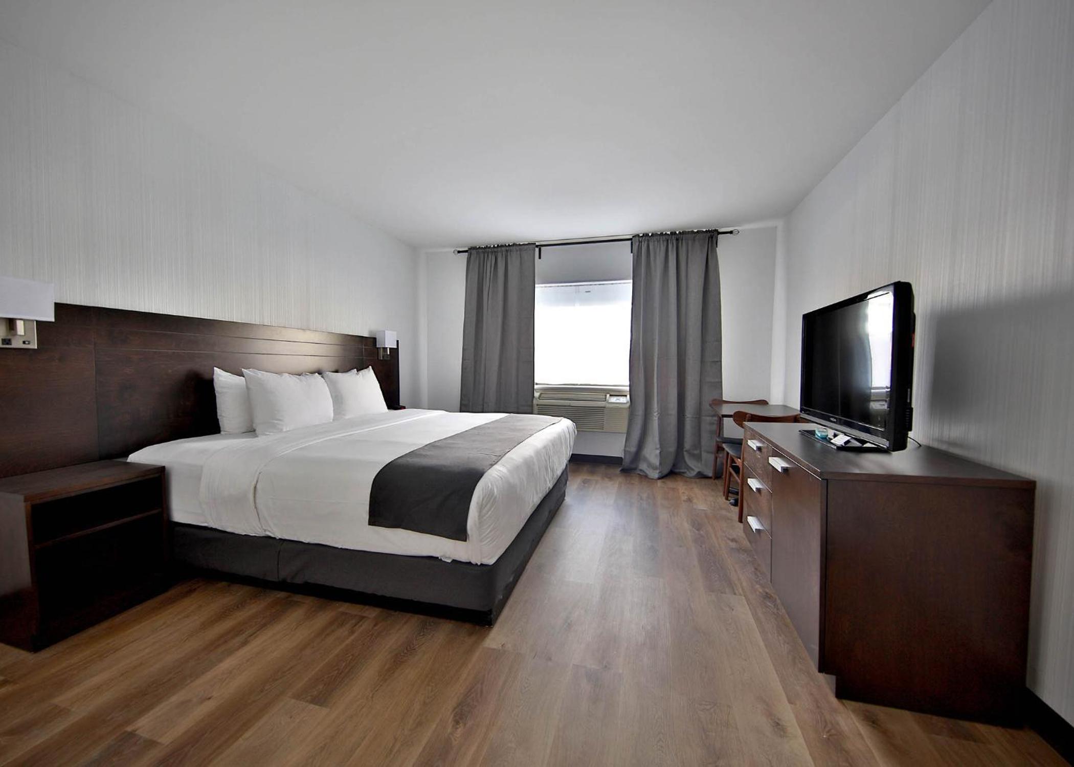 Standard Room, 1 King Bed