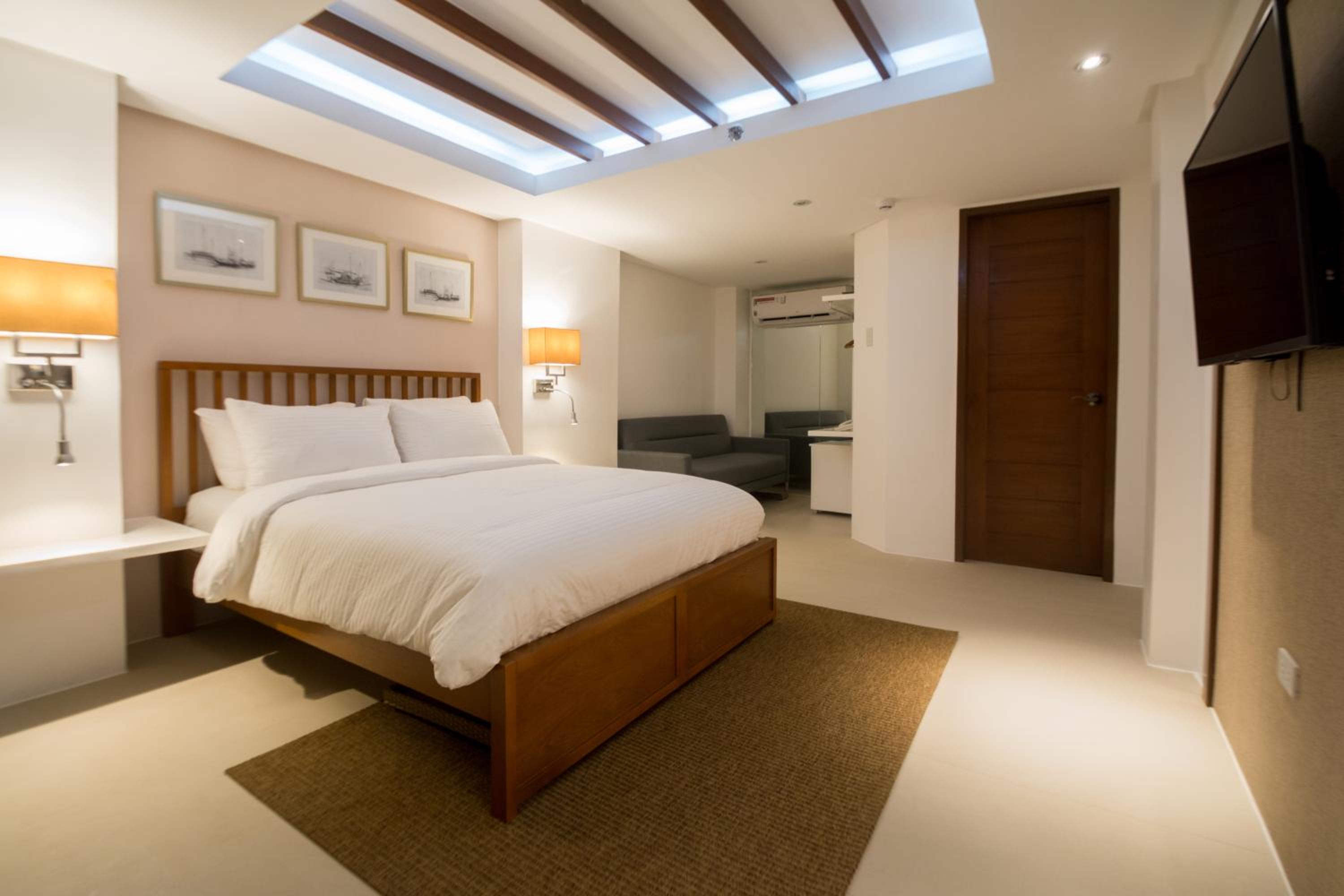 Suite Room with Poolview - Photo 2