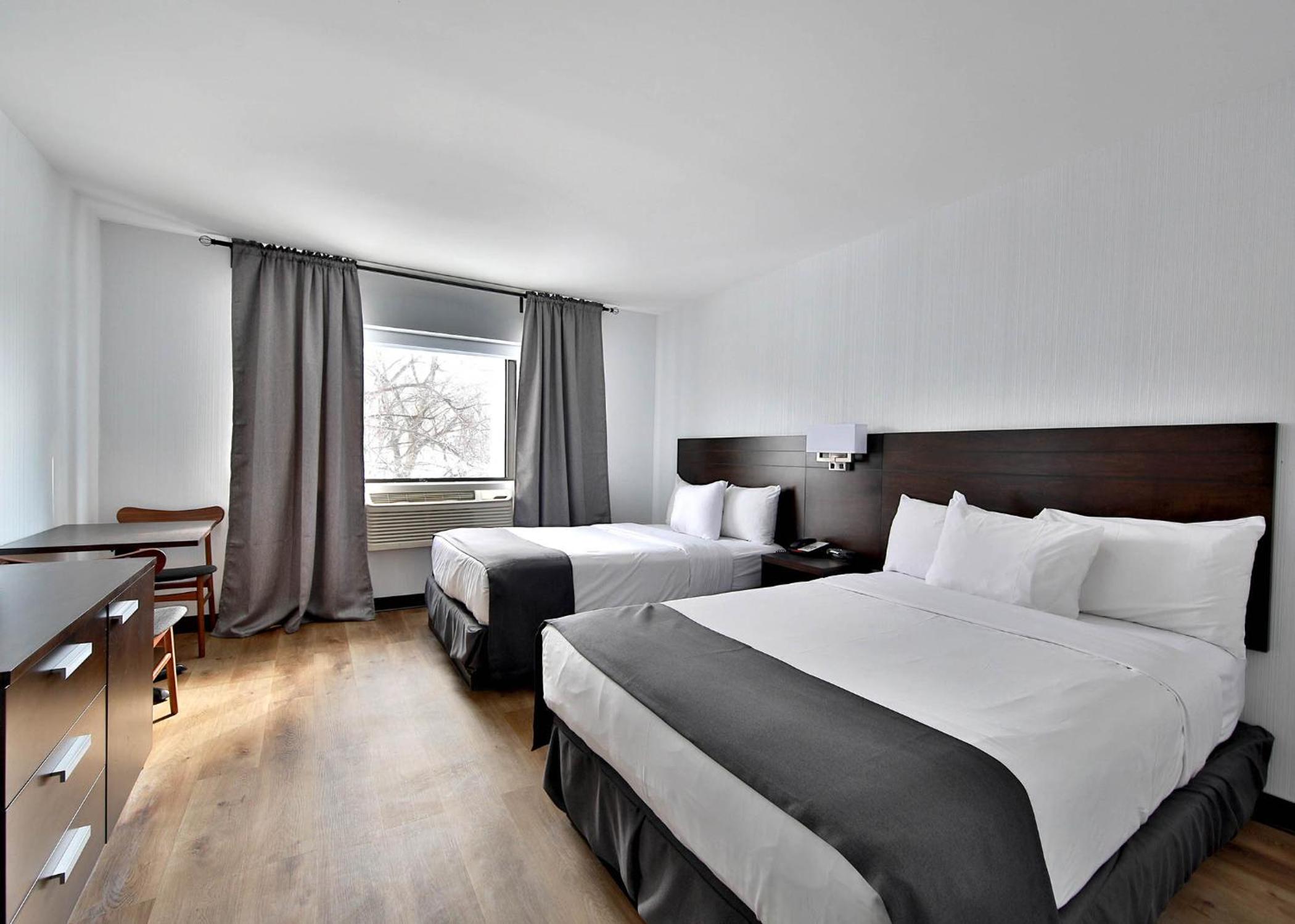 Superior Room, 2 Double Beds with Kitchenette photo 2