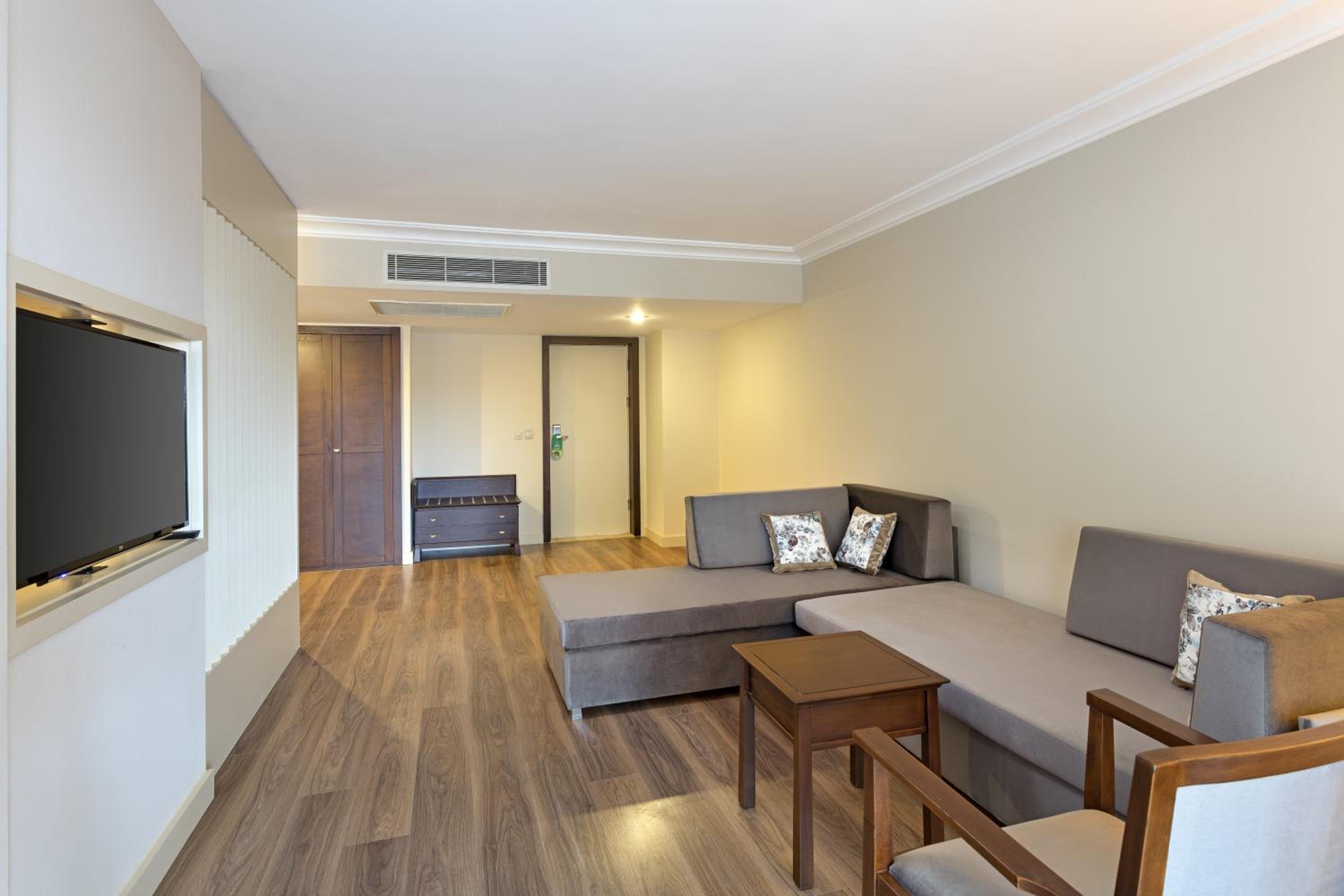 Junior Suite Superior (3 Adults + 1 Child) - Ultra All Inclusive