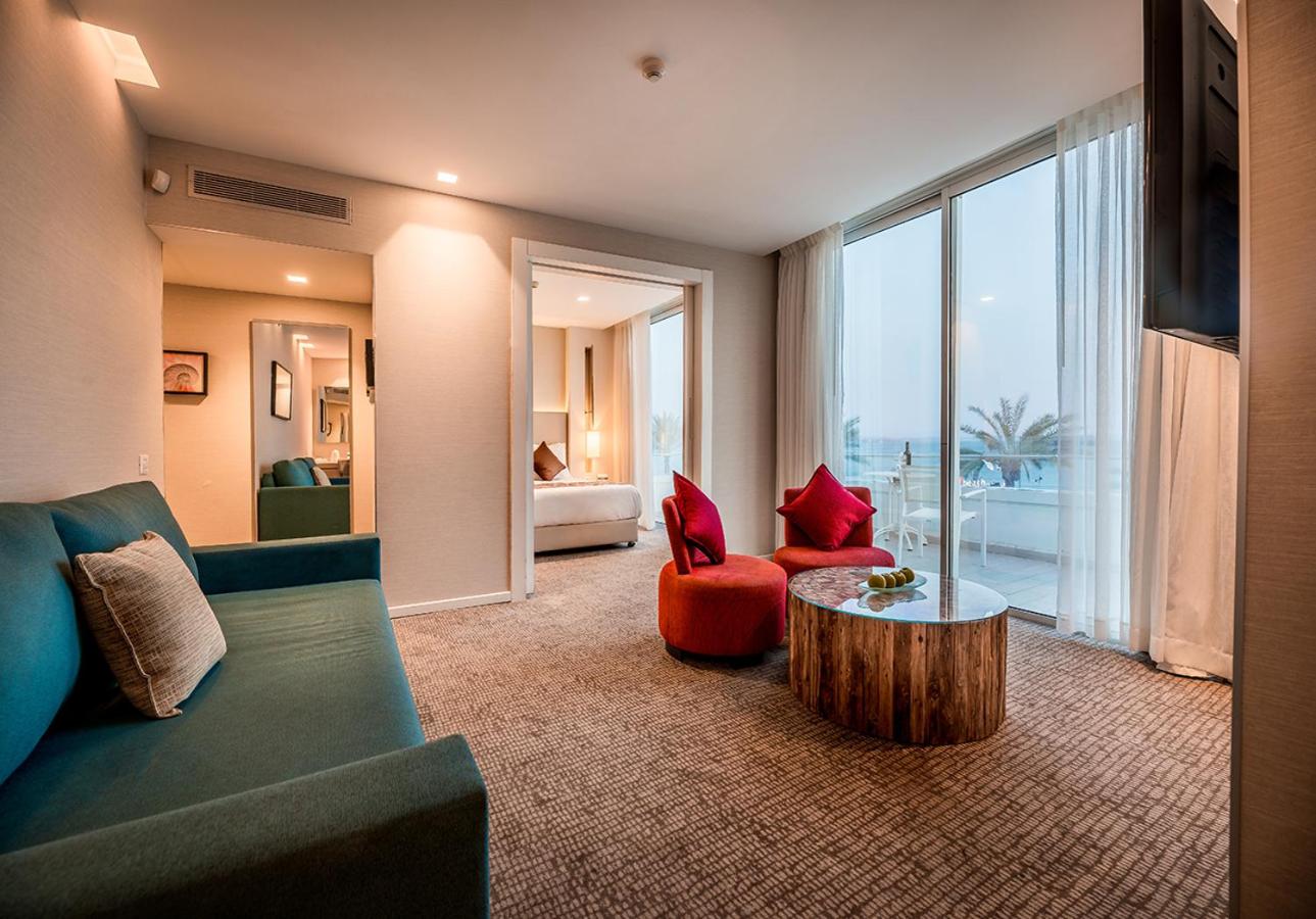 Suite with Sea View (2 Adults + 1 Child)